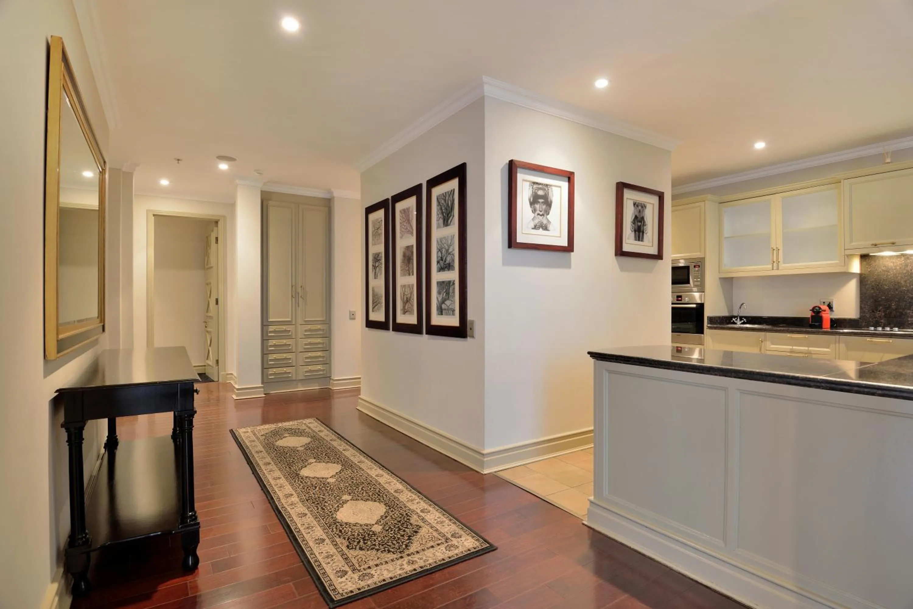 Lobby or reception in The Michelangelo Towers