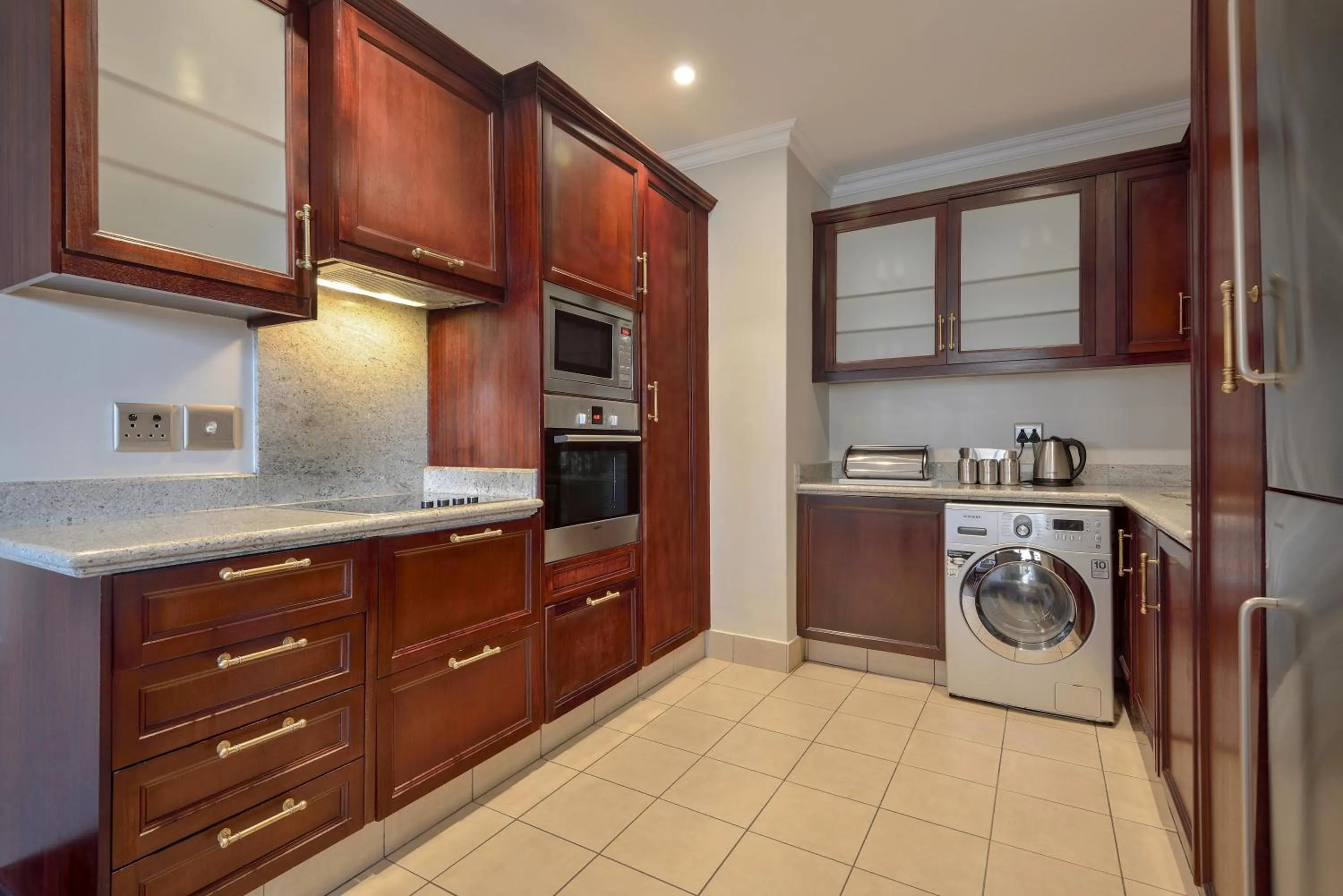 Kitchen or kitchenette in The Michelangelo Towers