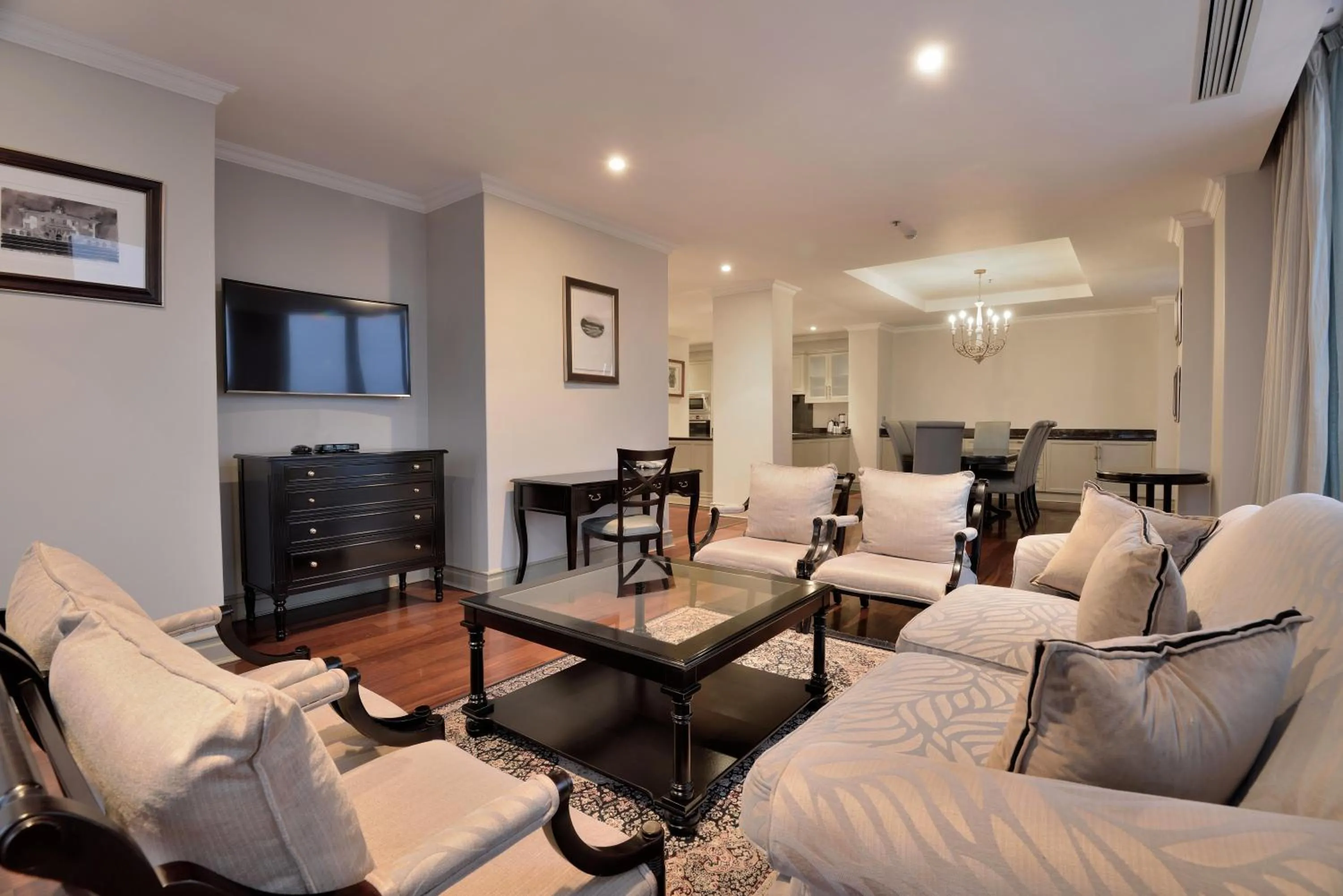 Lobby or reception in The Michelangelo Towers