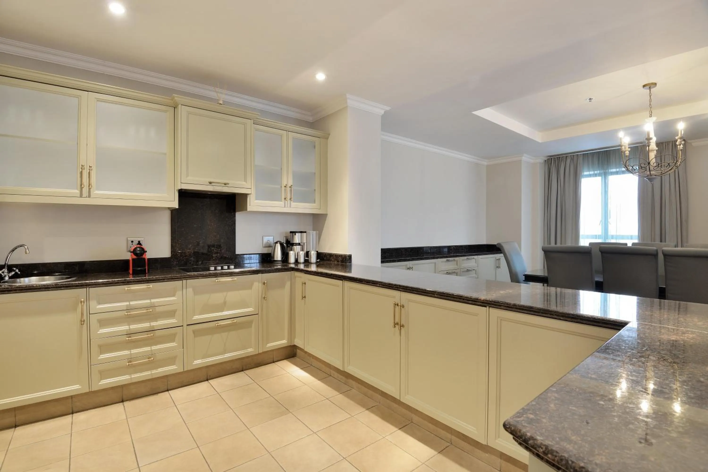 Kitchen or kitchenette in The Michelangelo Towers