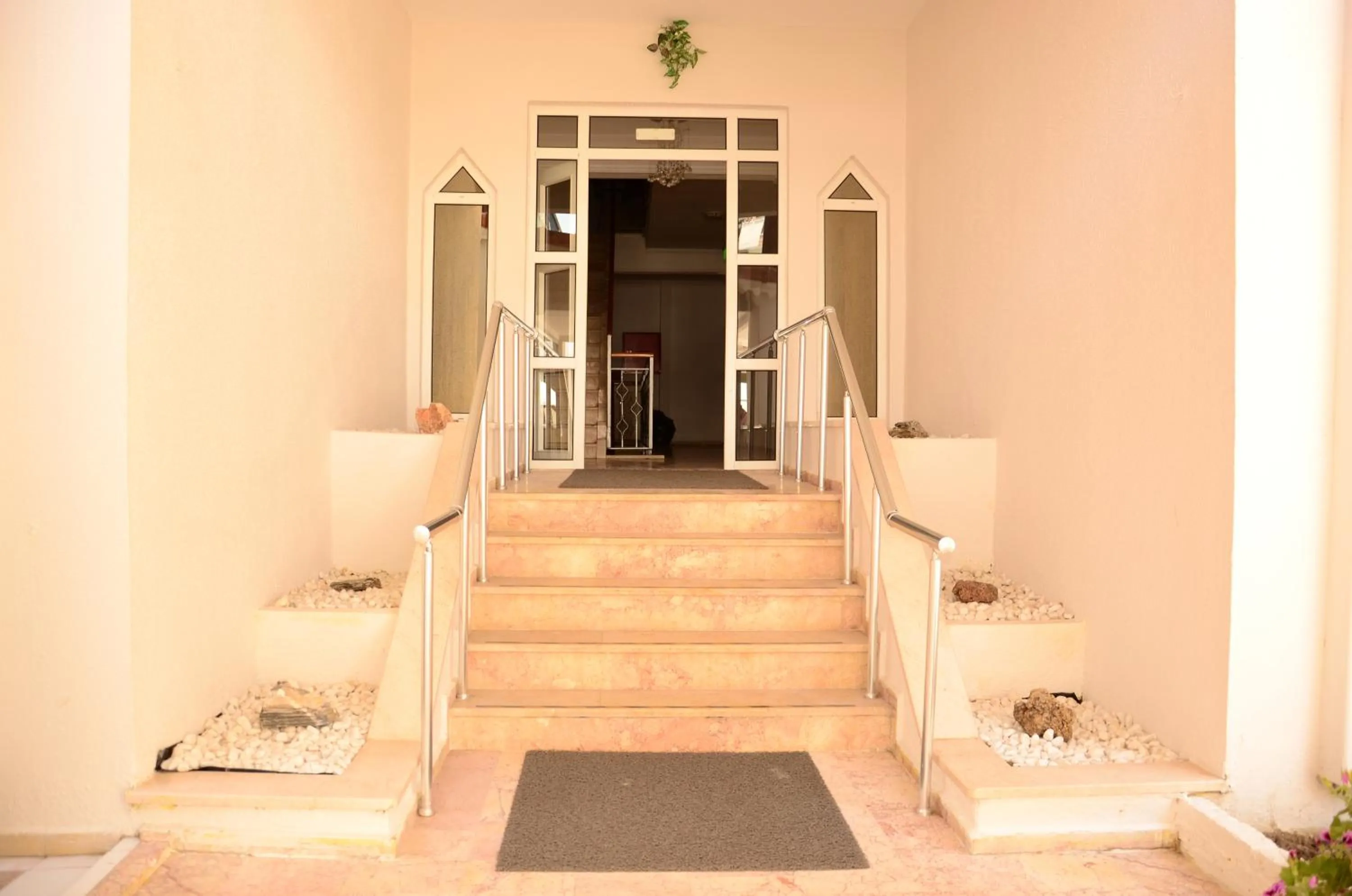 Facade/entrance in Sun Flower Apart Hotel