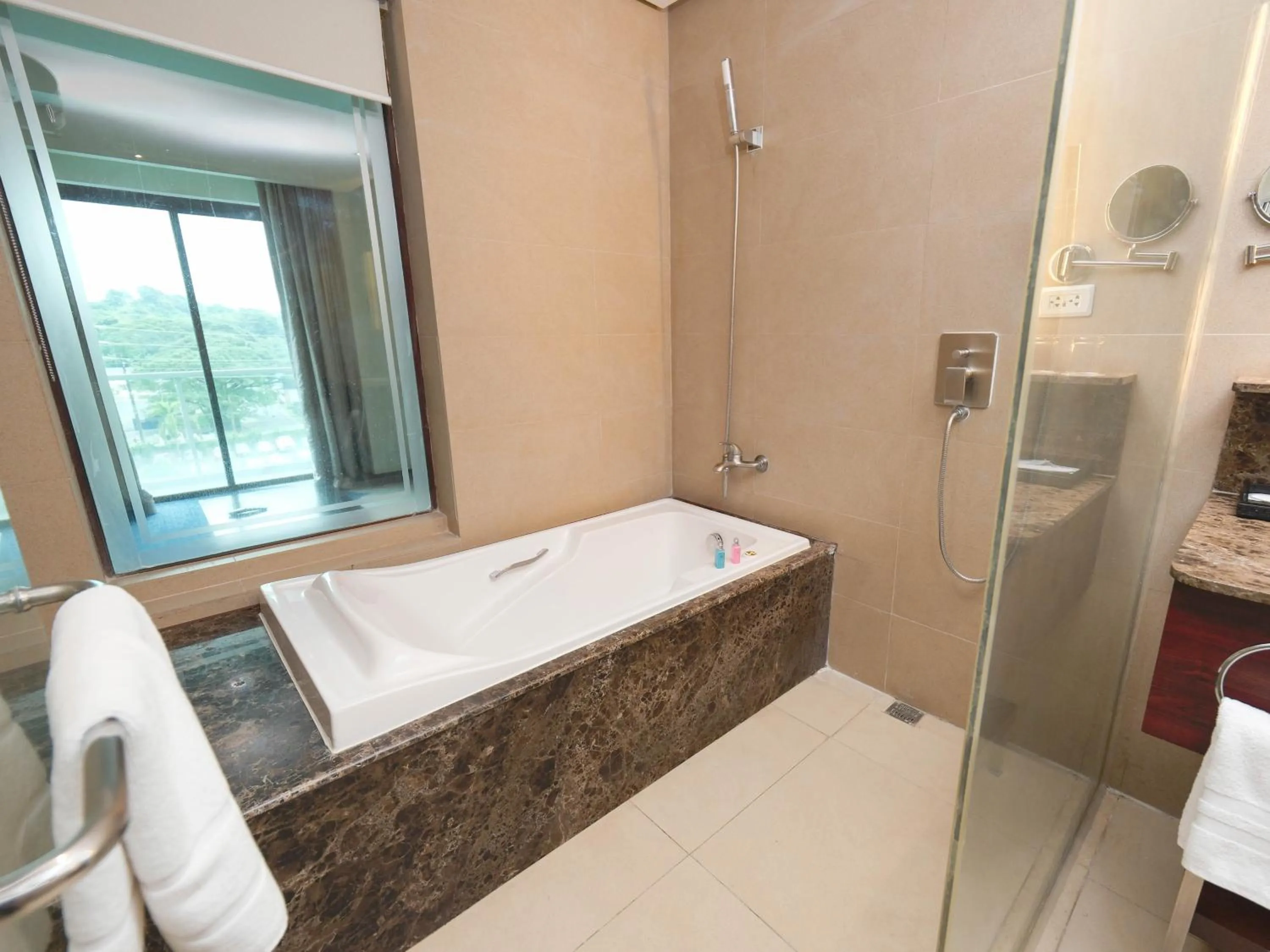Bathroom, Bed in Widus Hotel Clark