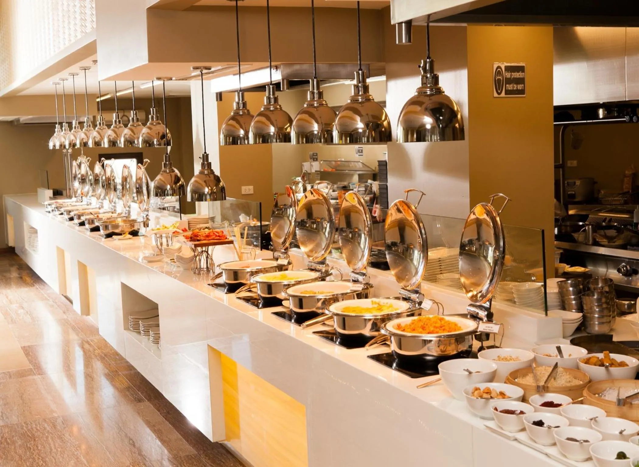 Restaurant/places to eat in Widus Hotel Clark