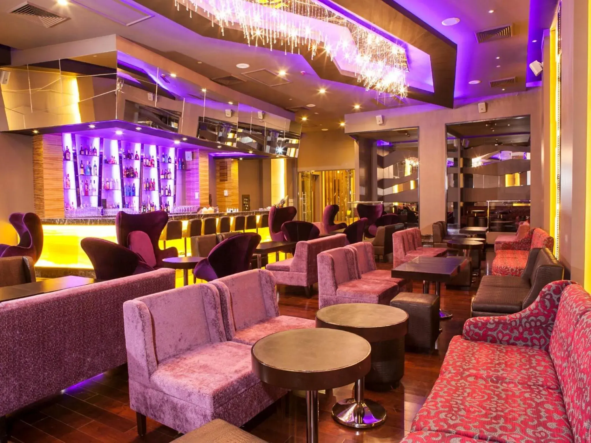 Lounge or bar in Widus Hotel Clark Lounge or bar in Widus Hotel Clark