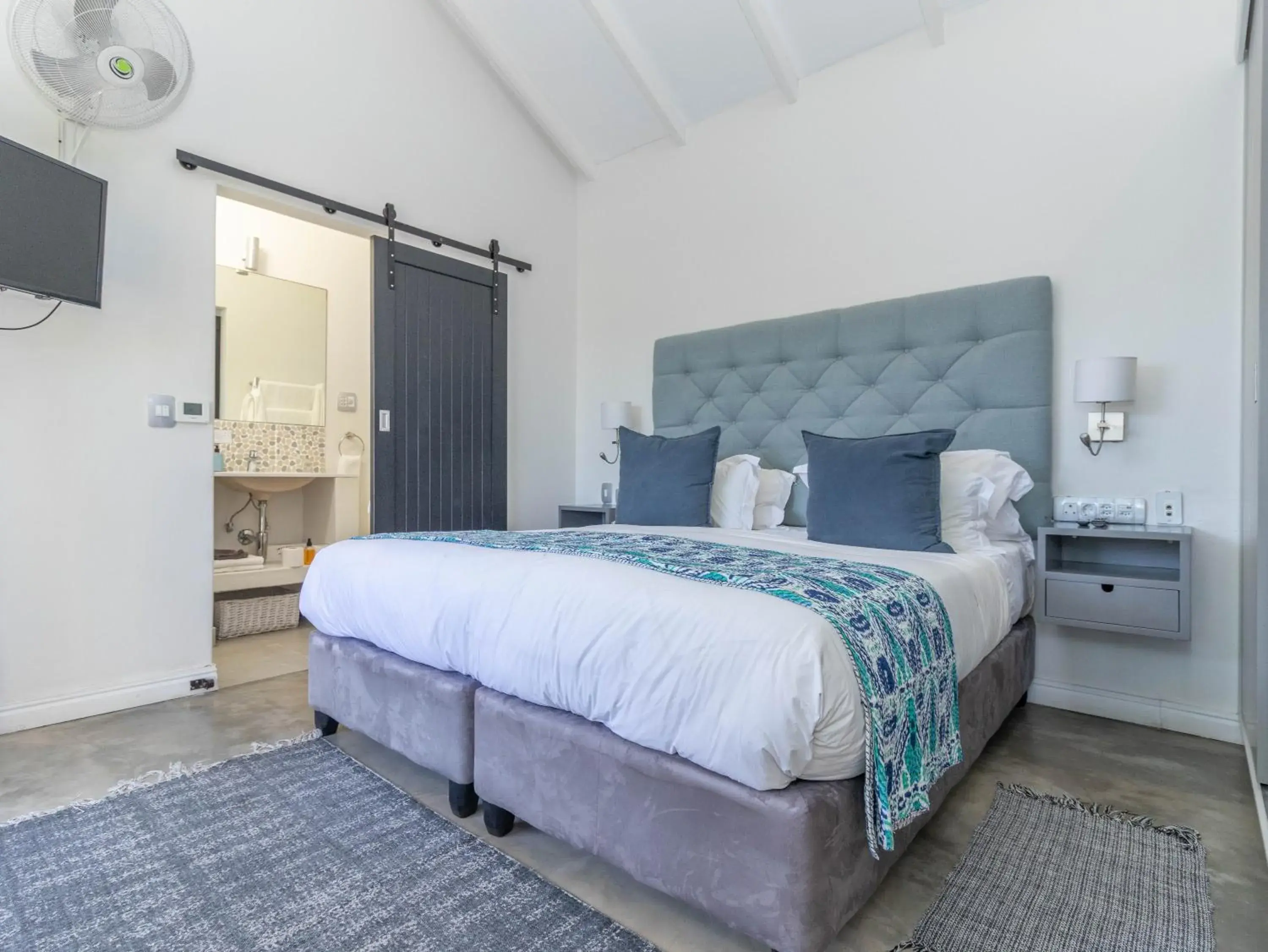 Bed in Whale Rock Luxury Lodge Bed in Whale Rock Luxury Lodge