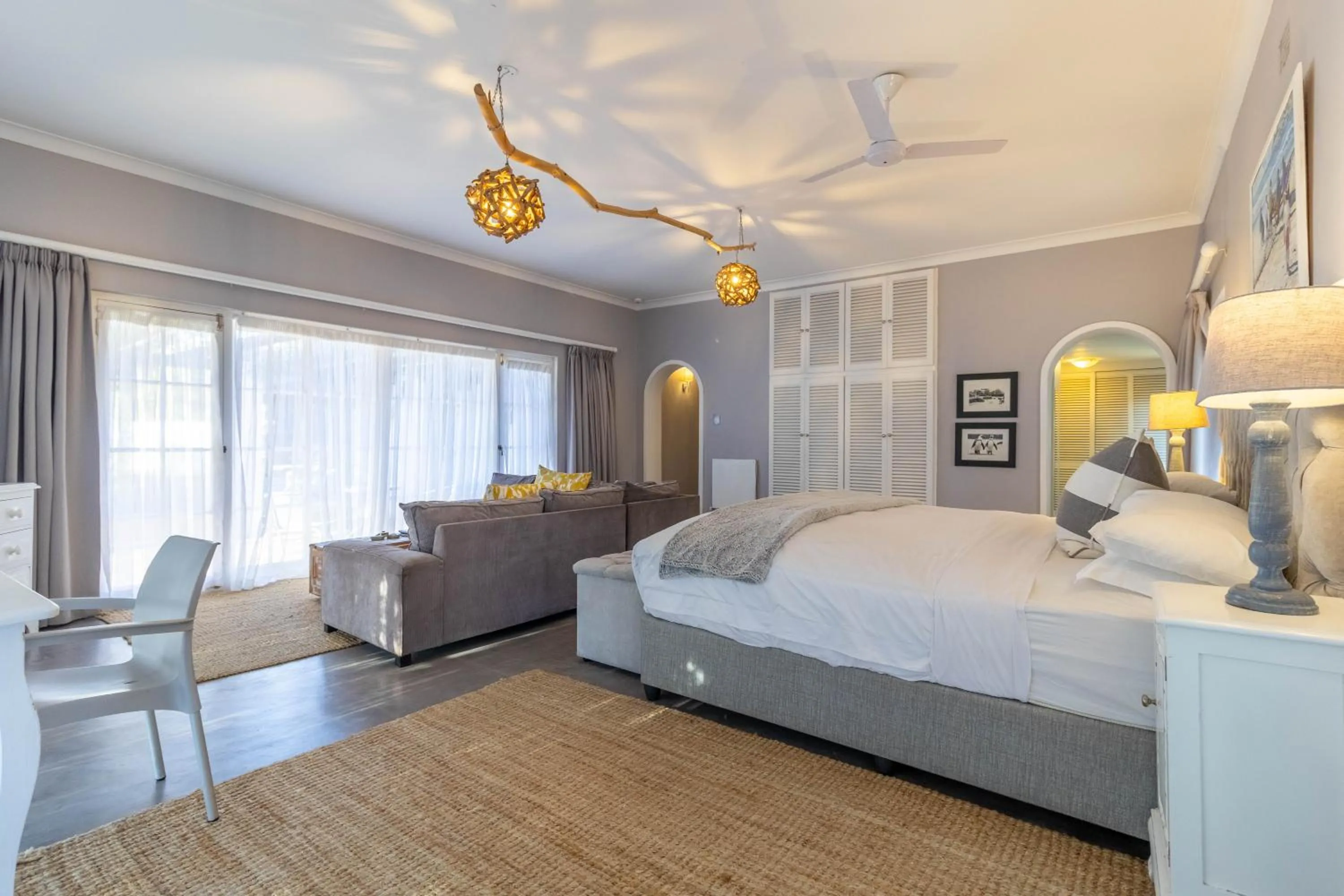 Bed in Whale Rock Luxury Lodge