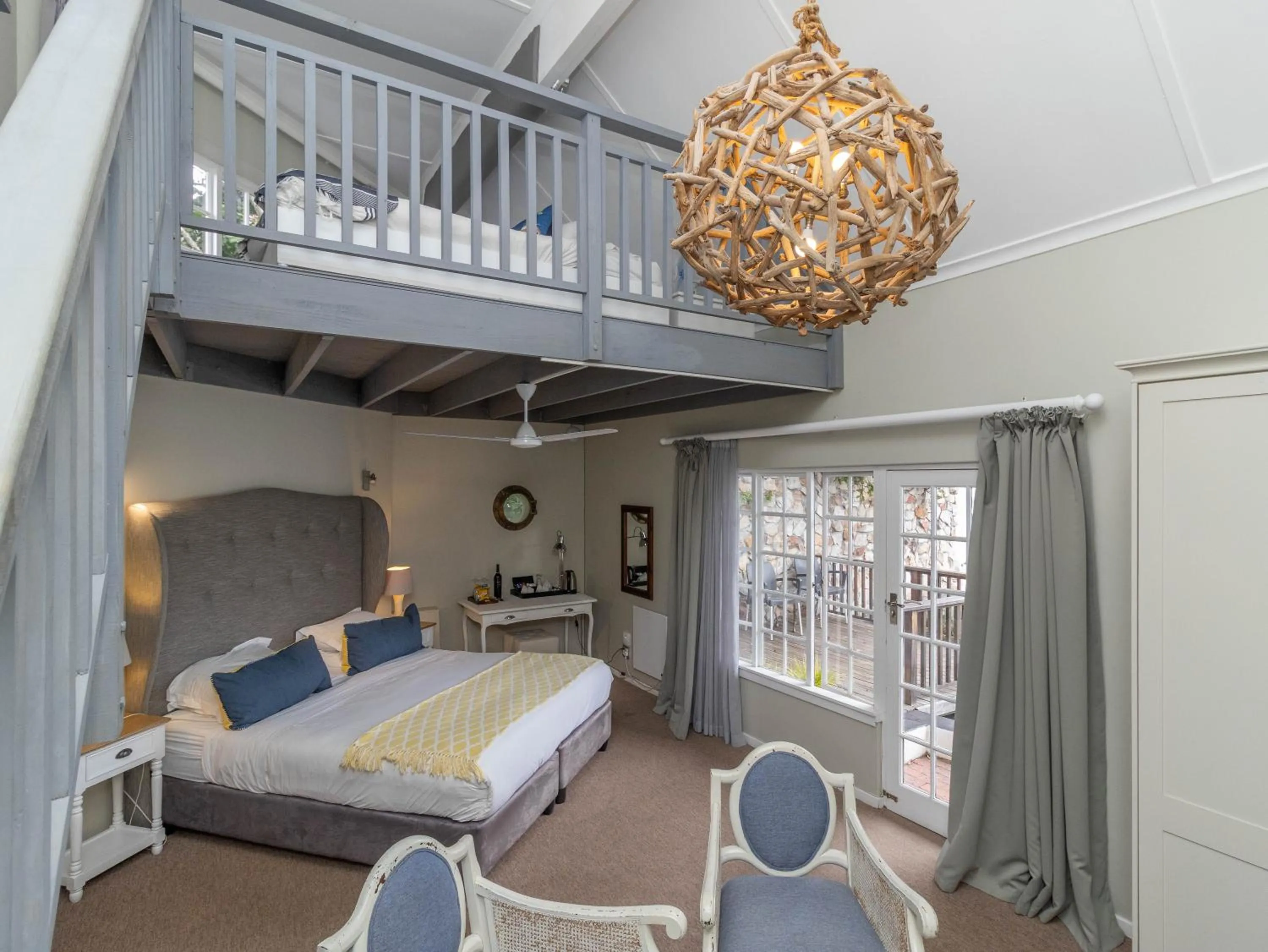 Photo of the whole room, Bed in Whale Rock Luxury Lodge