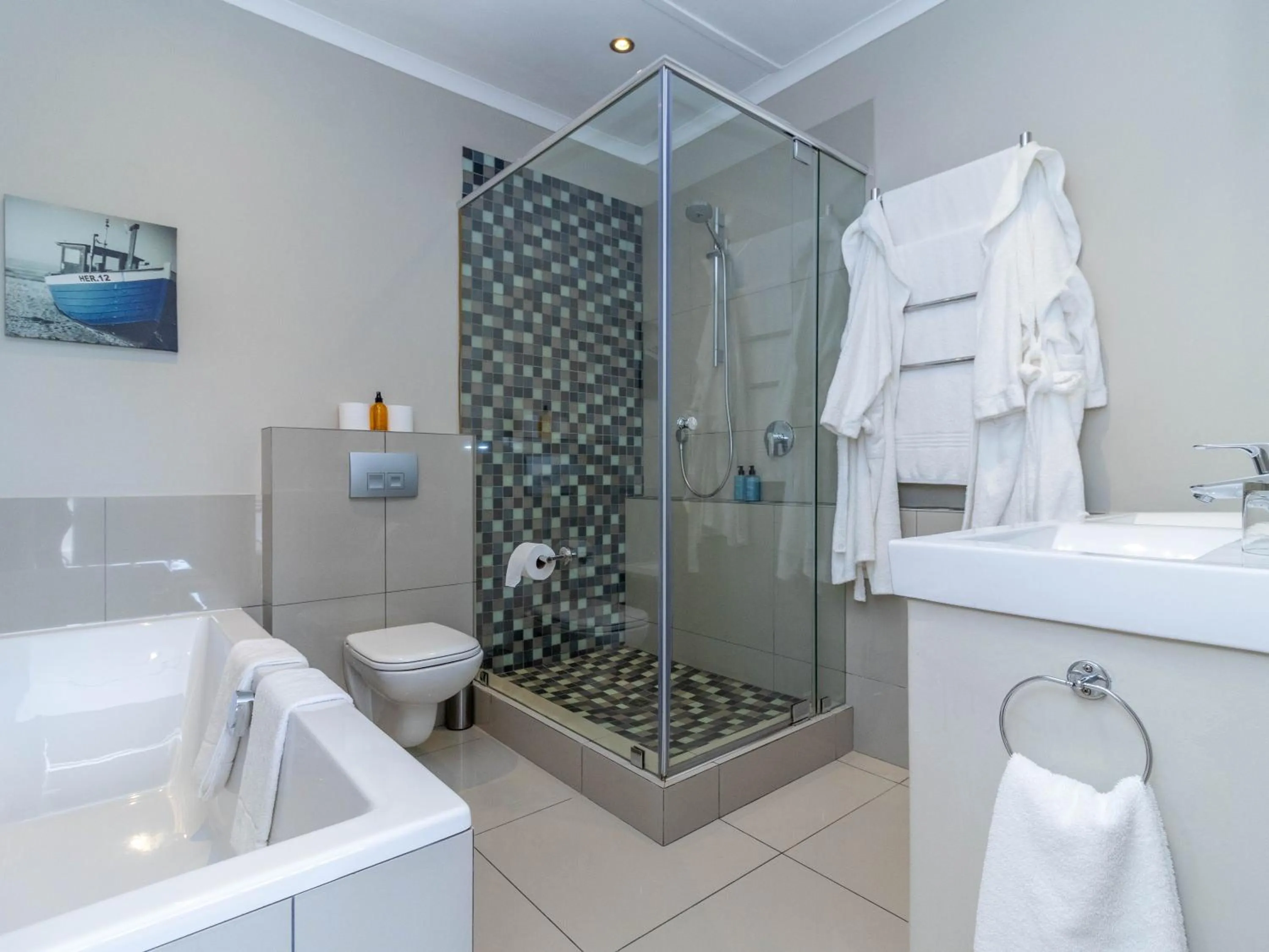 Shower in Whale Rock Luxury Lodge