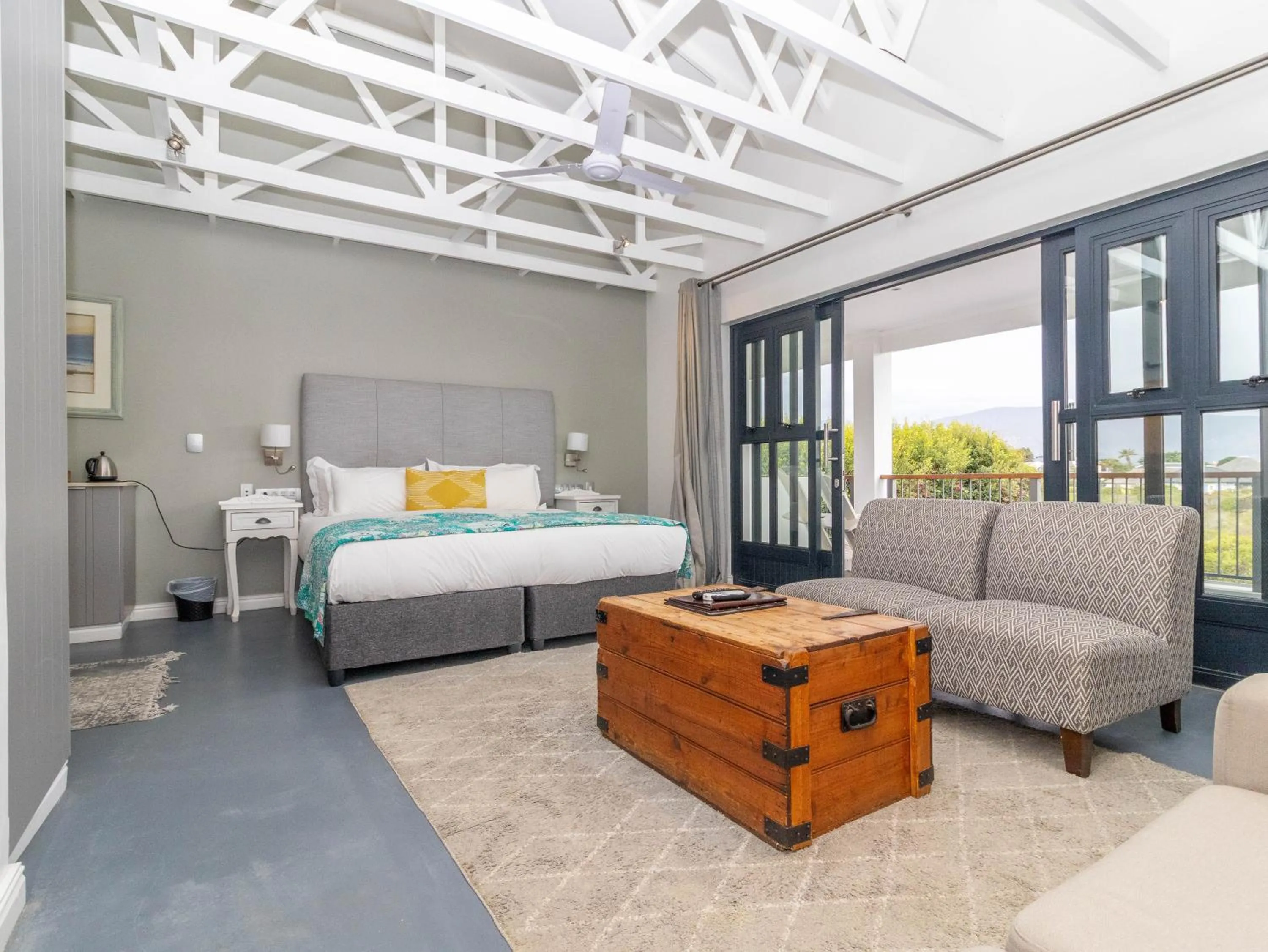 Bed in Whale Rock Luxury Lodge