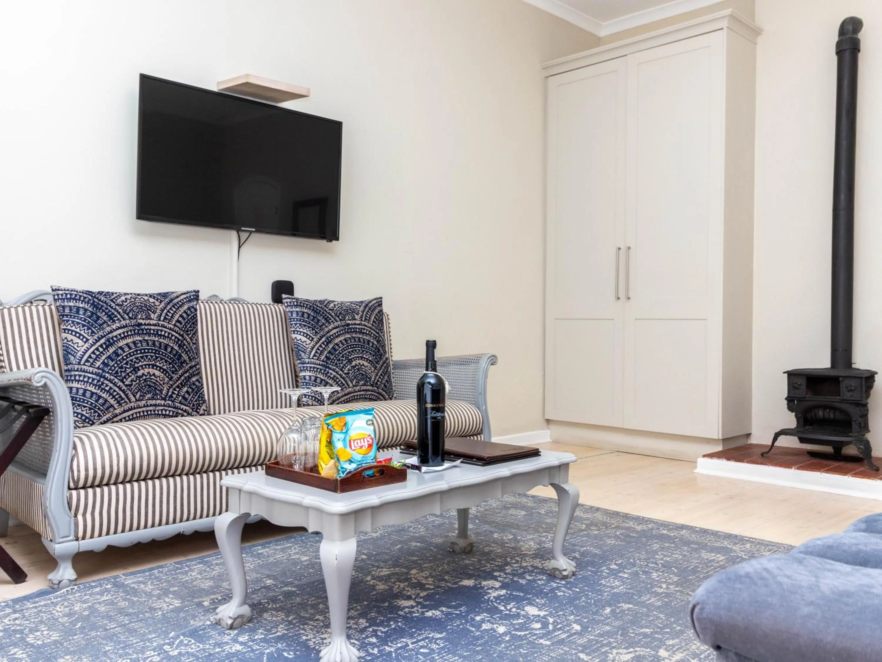 TV and multimedia in Whale Rock Luxury Lodge