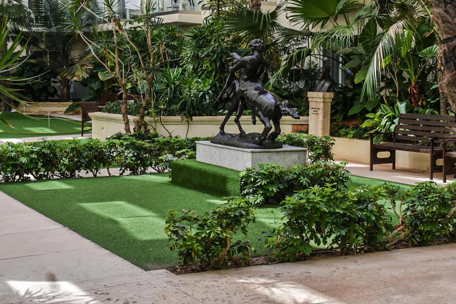 Garden in QAWRA Palace Resort & SPA