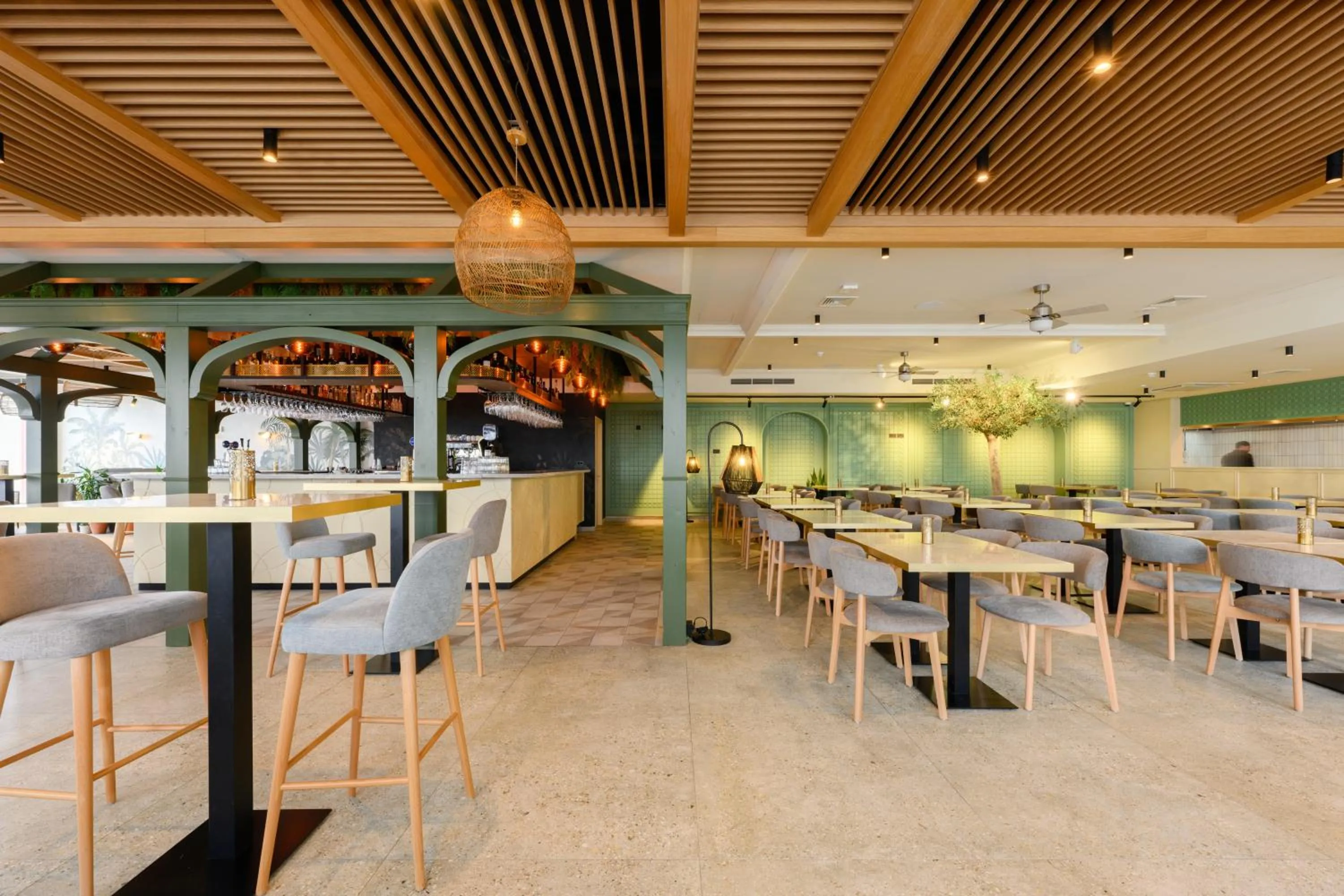 Restaurant/places to eat in QAWRA Palace Resort & SPA