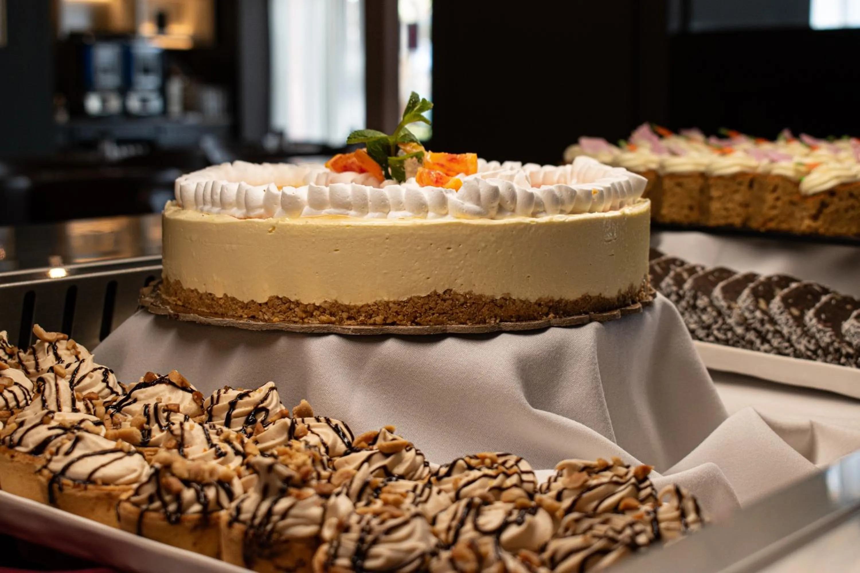 Restaurant/places to eat in QAWRA Palace Resort & SPA