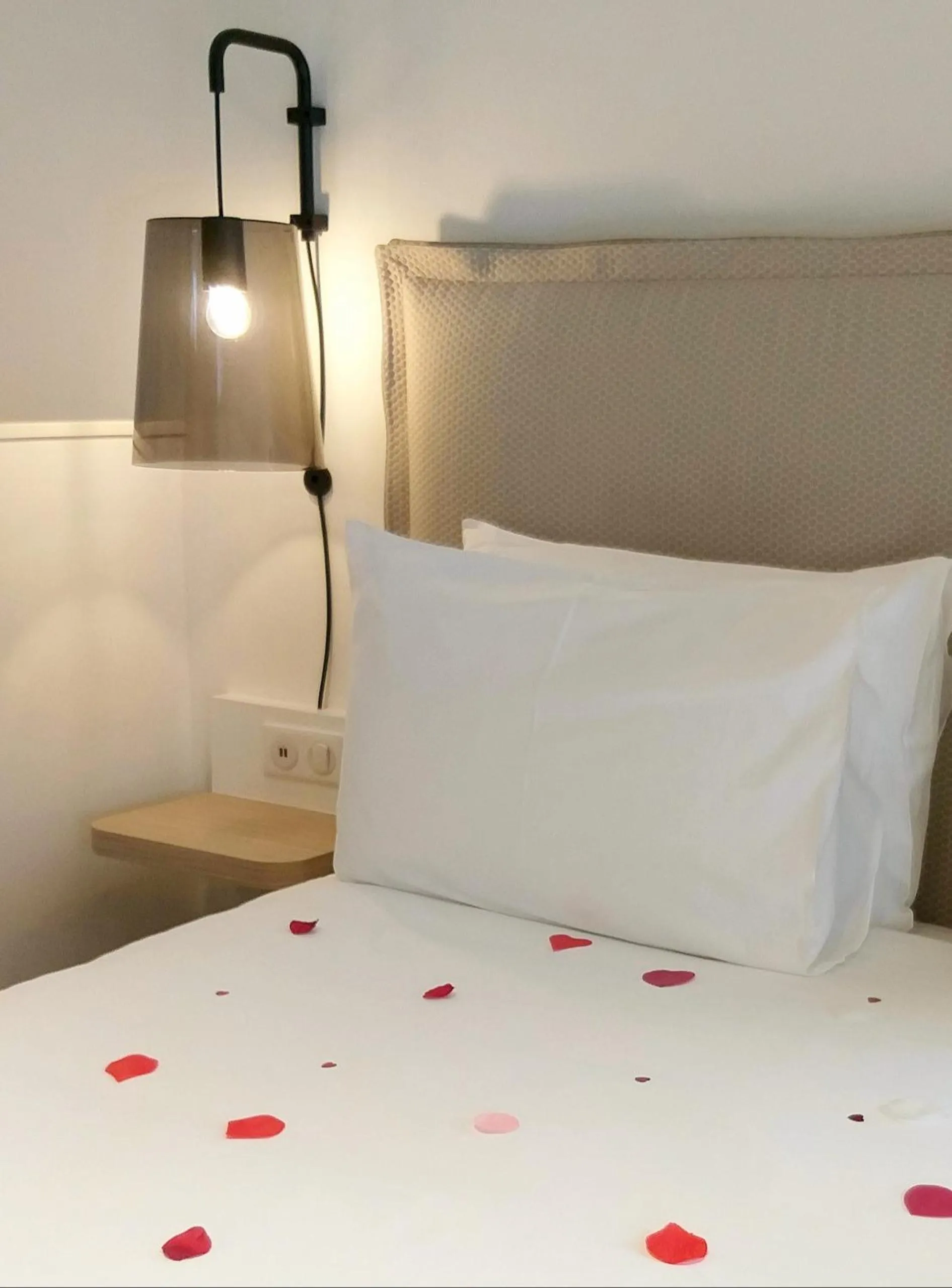 Bed in Hôtel Ginkgo - SPA Biloba