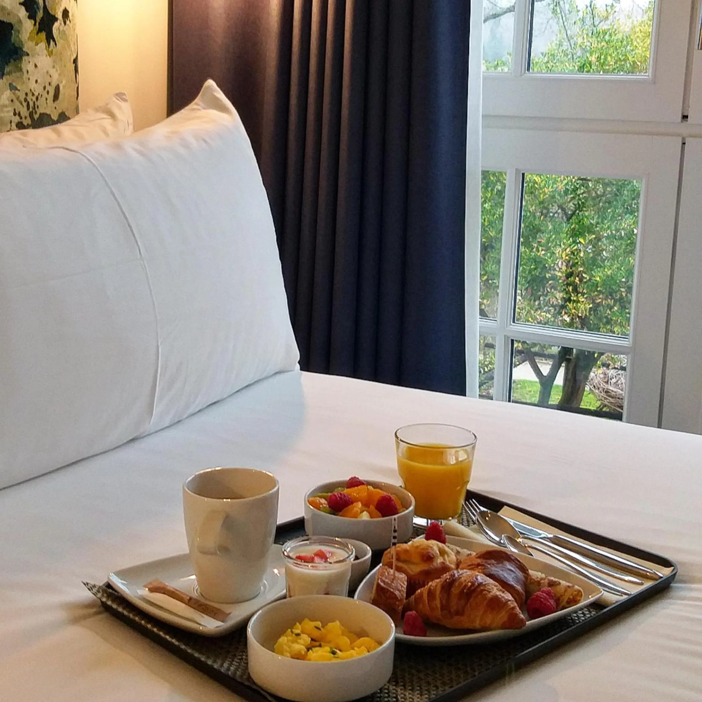 Breakfast, Bed in Hôtel Ginkgo - SPA Biloba