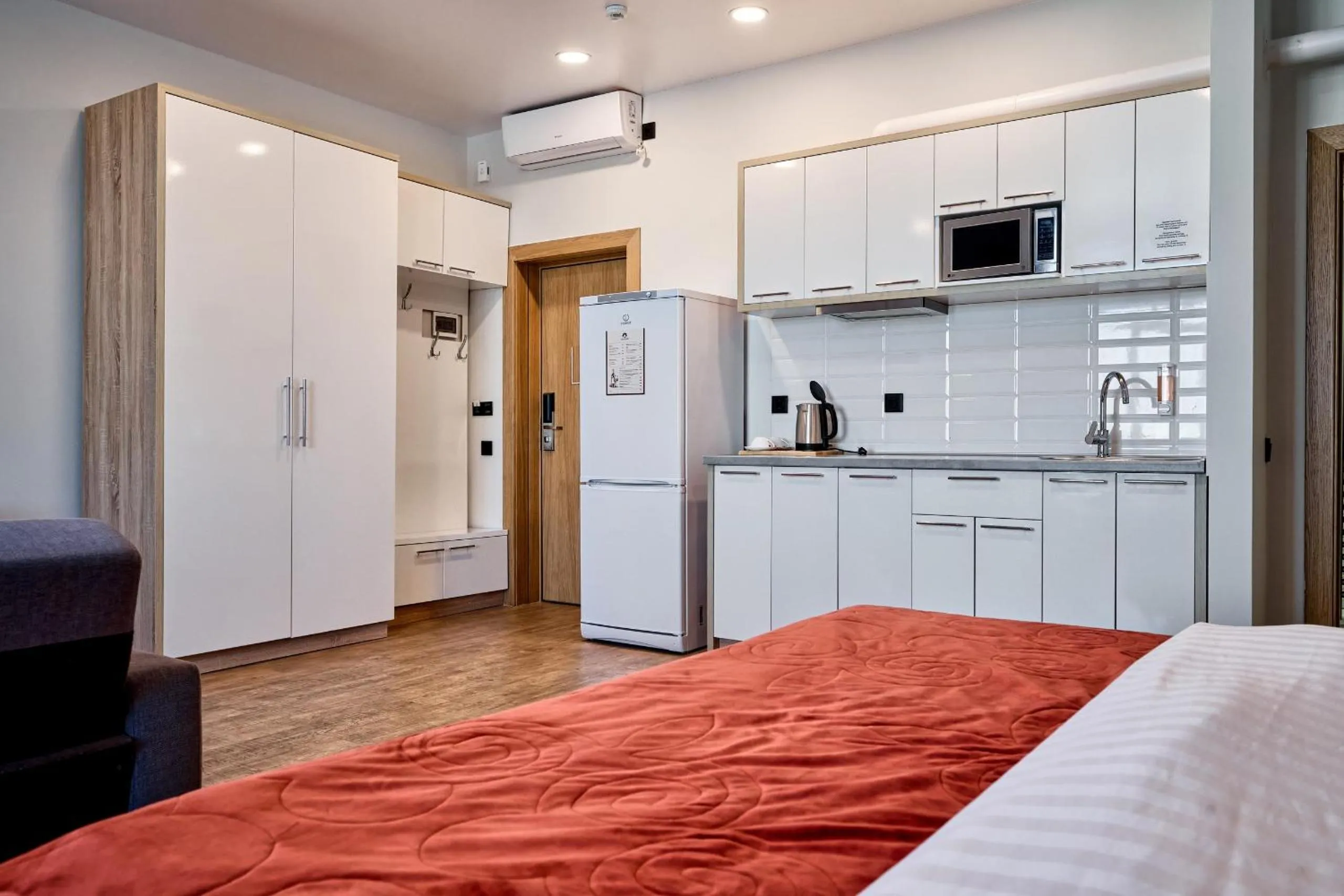 Kitchen or kitchenette, Bed in Aisha Bibi Hotel & Spa