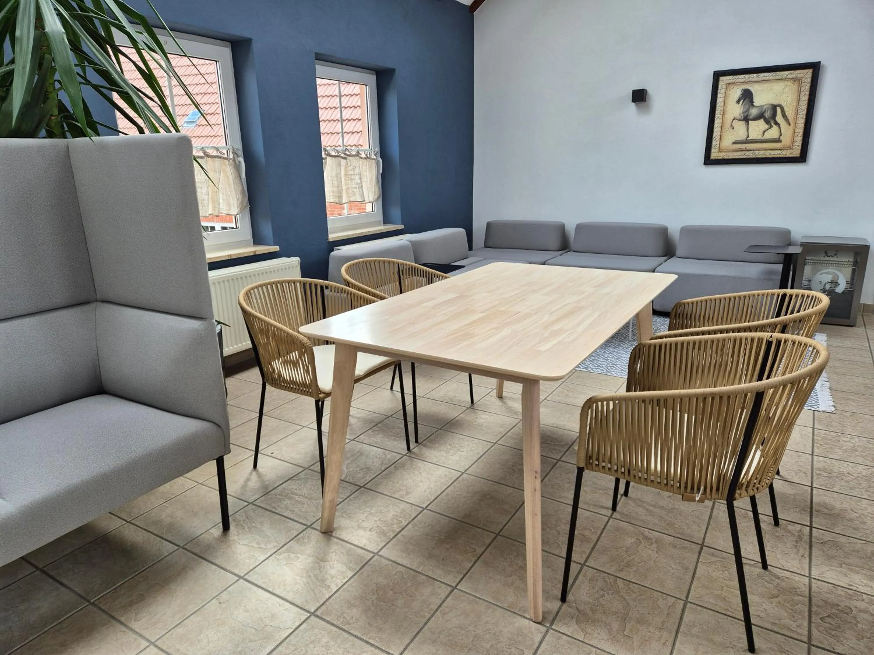 Communal lounge/ TV room in Project JUNE - ehemals Landgasthof Jüterbog