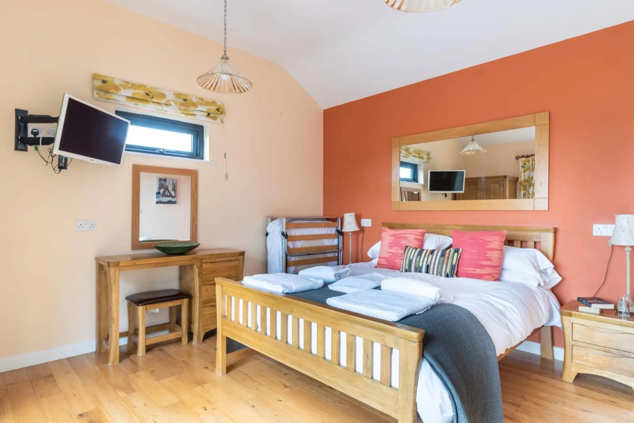 TV and multimedia, Bed in Tor Farm Lodge