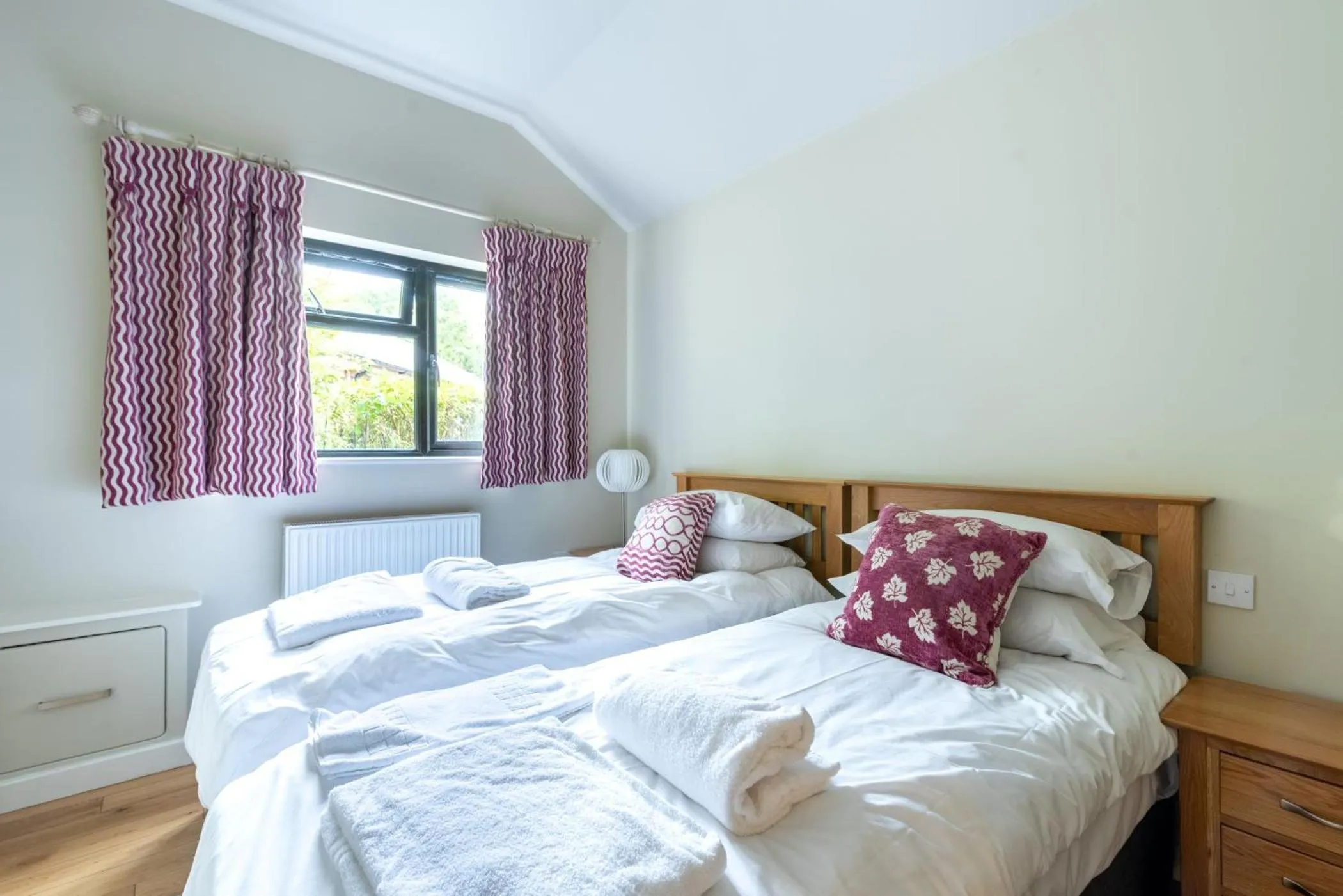 Bedroom, Bed in Tor Farm Lodge