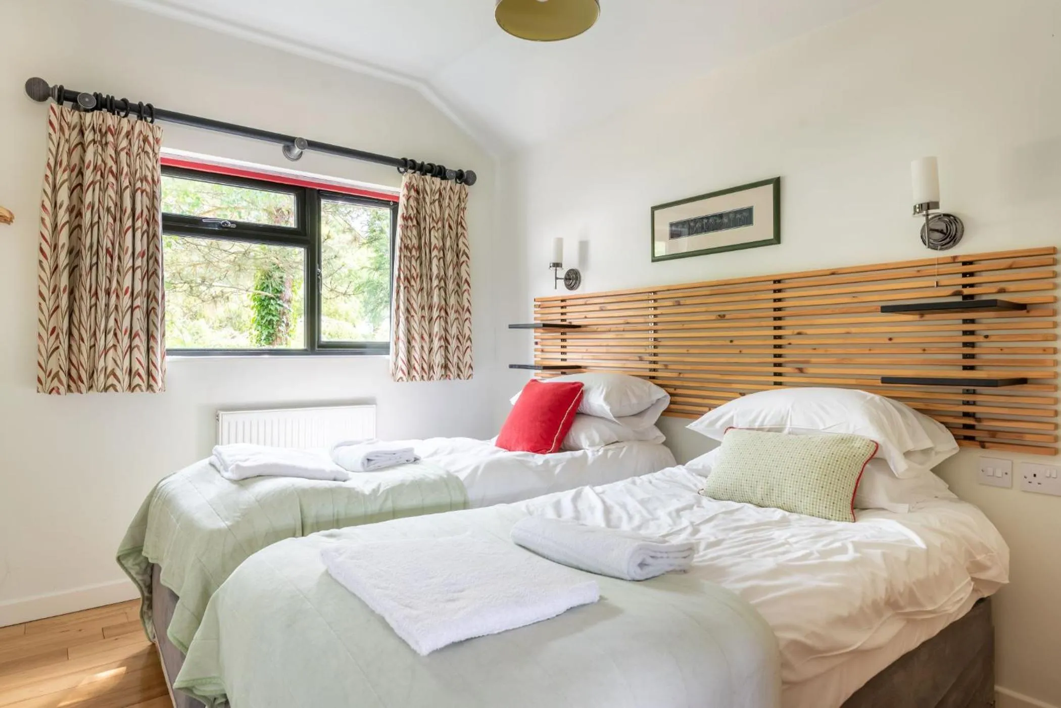 Bedroom, Bed in Tor Farm Lodge