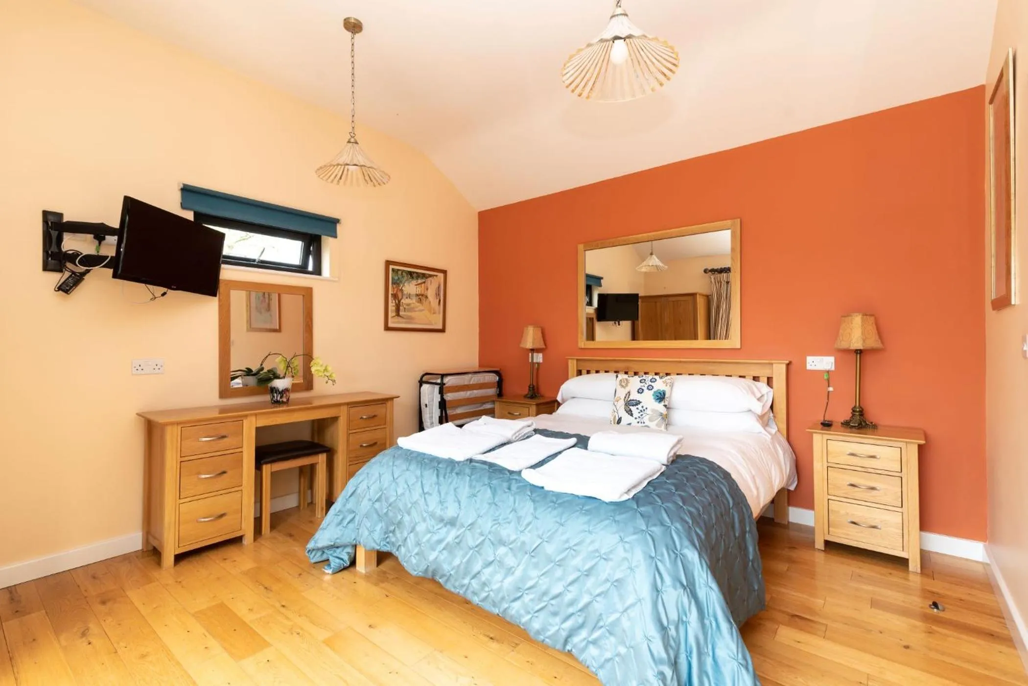 Bedroom, Bed in Tor Farm Lodge