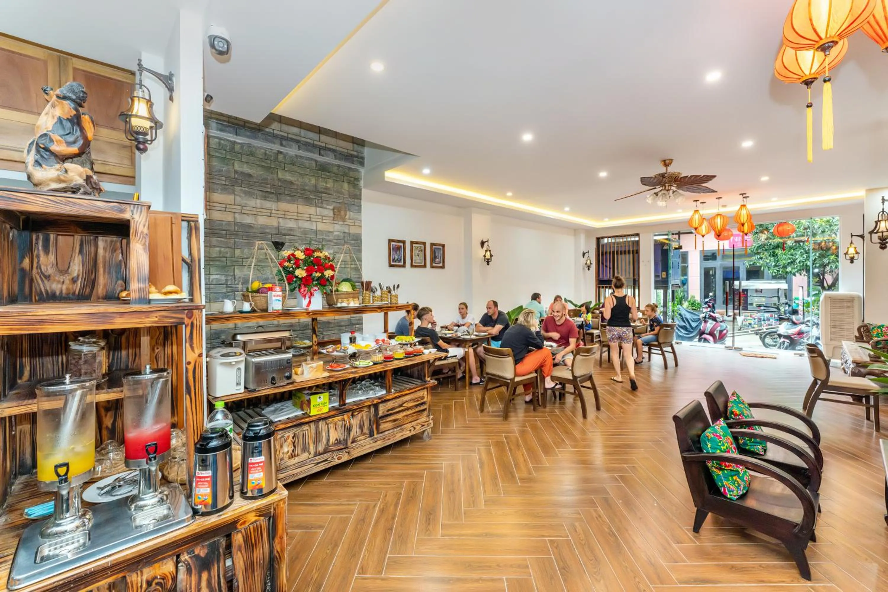 Breakfast in La An Old Town Hotel