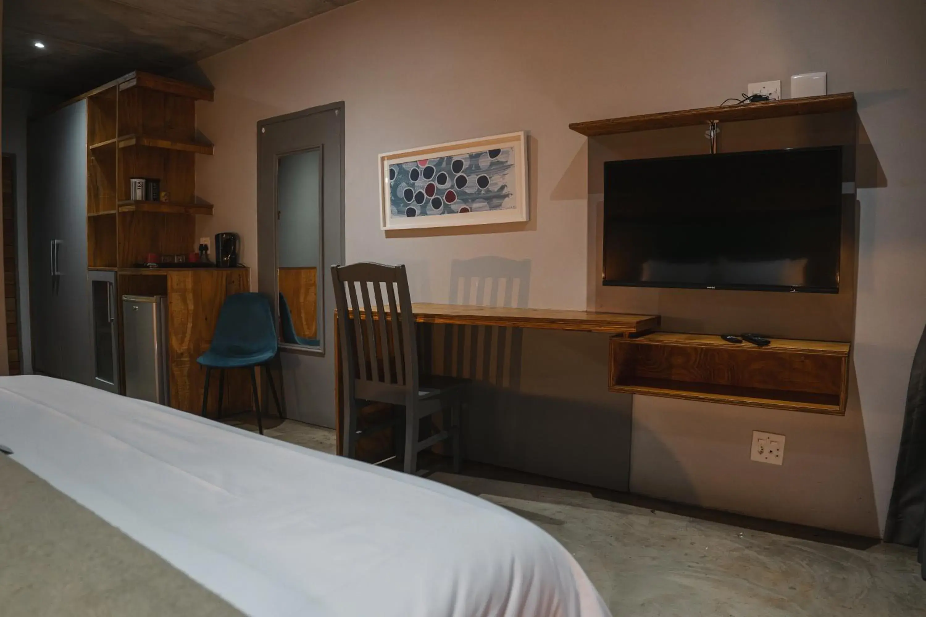 Evening entertainment, Bed in The Wild Peach - Menlyn Evening entertainment, Bed in The Wild Peach - Menlyn