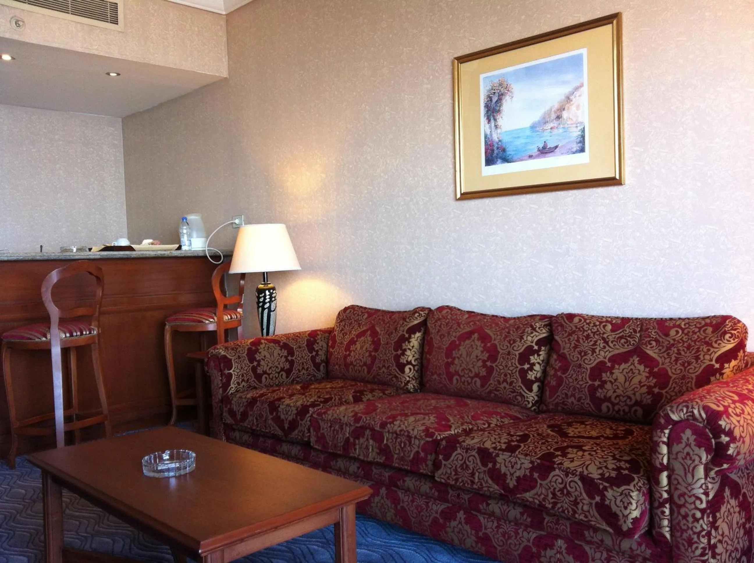 Living room in Bayview Hotel Beirut