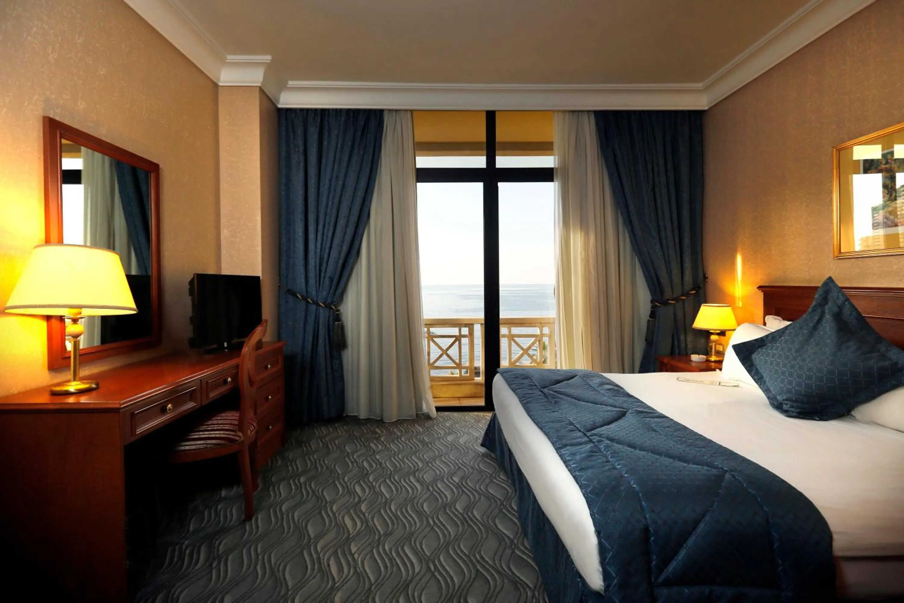 Bedroom, Bed in Bayview Hotel Beirut
