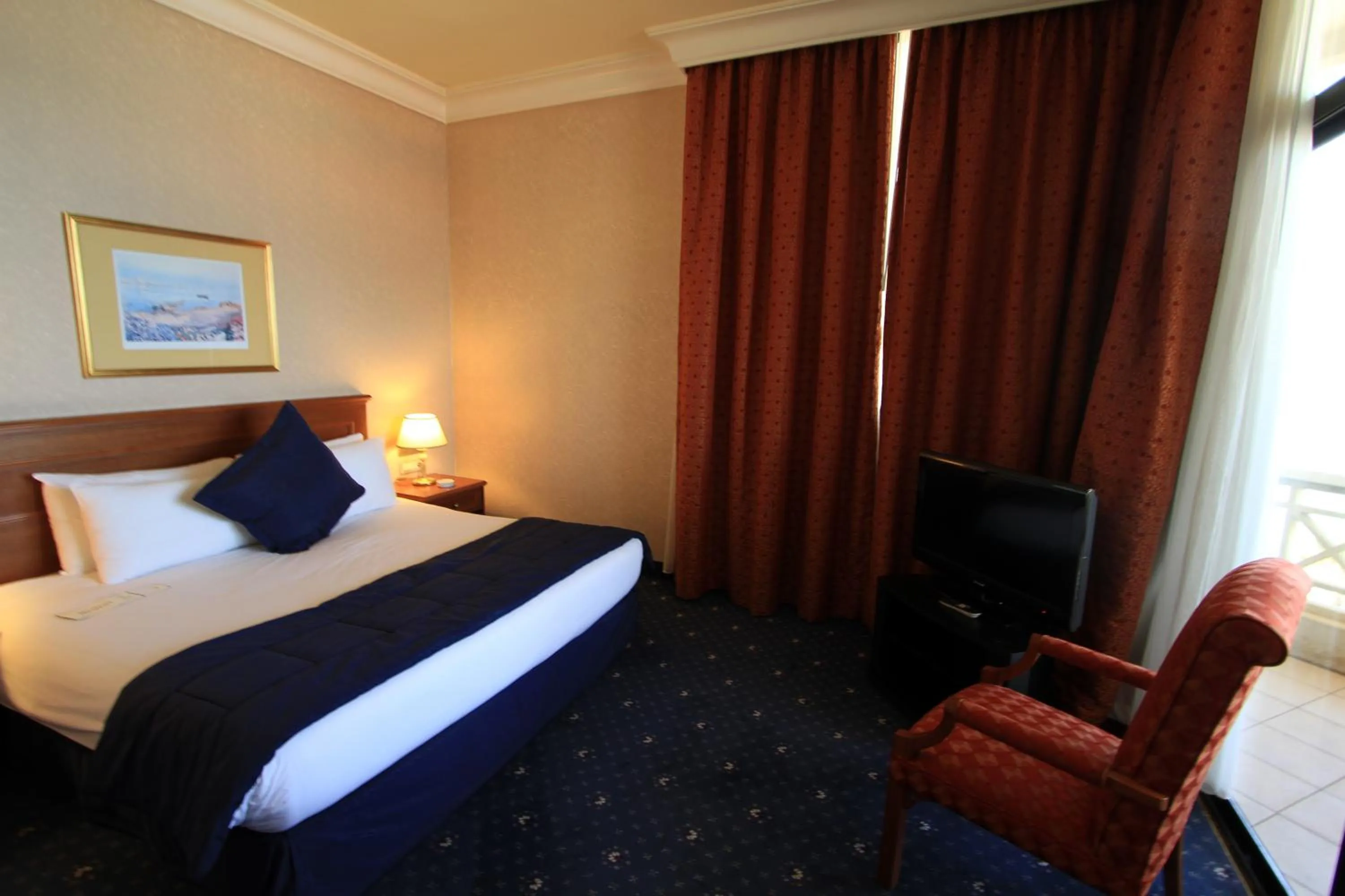 Bedroom, Bed in Bayview Hotel Beirut