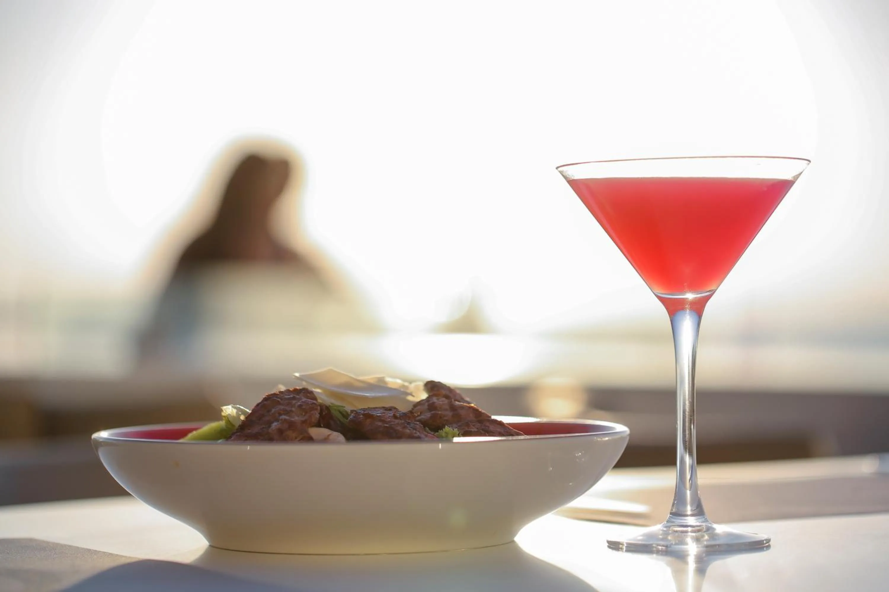 Lounge or bar in Bayview Hotel Beirut