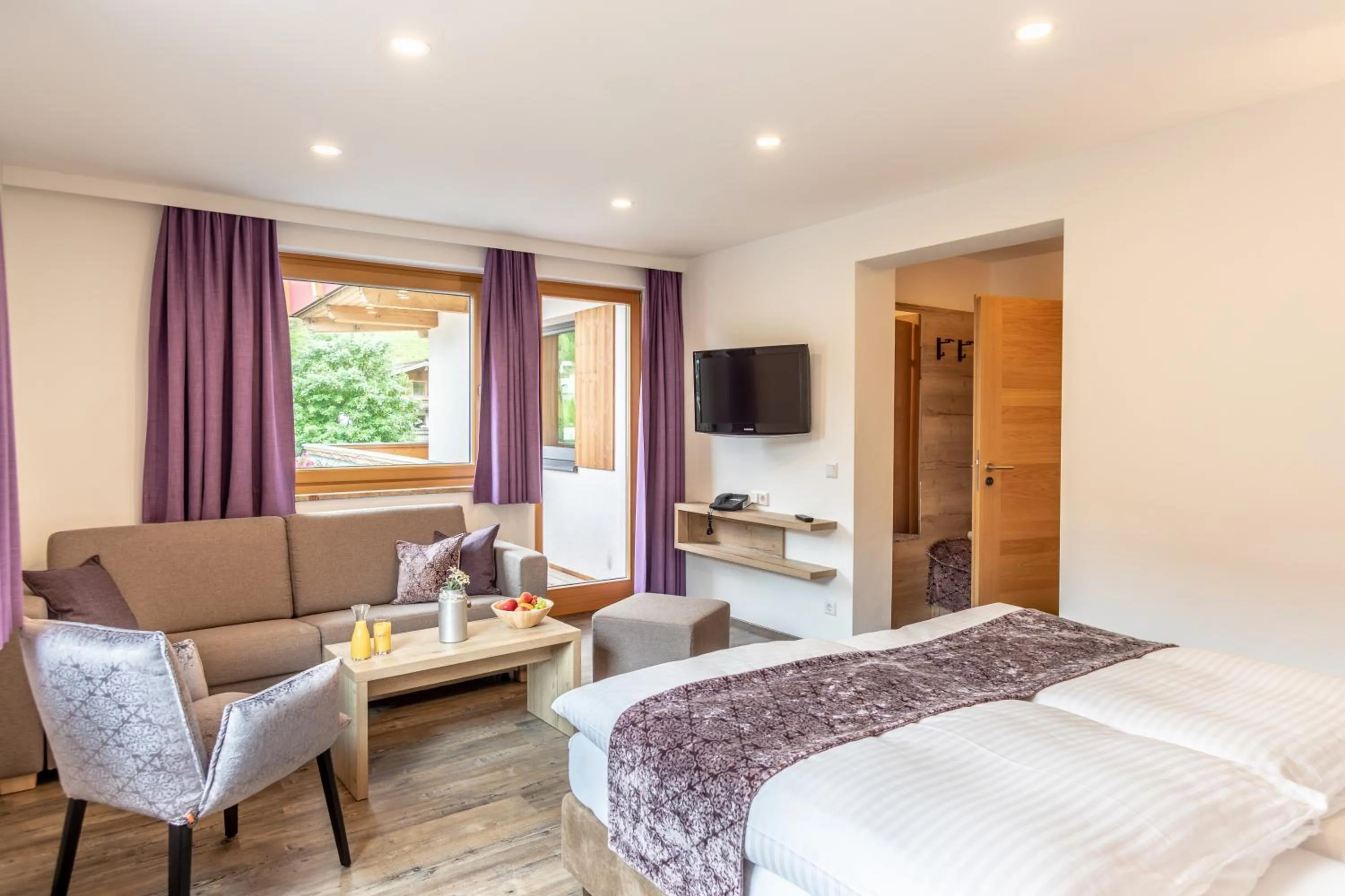 Photo of the whole room, Bed in Hotel Barbarahof Saalbach