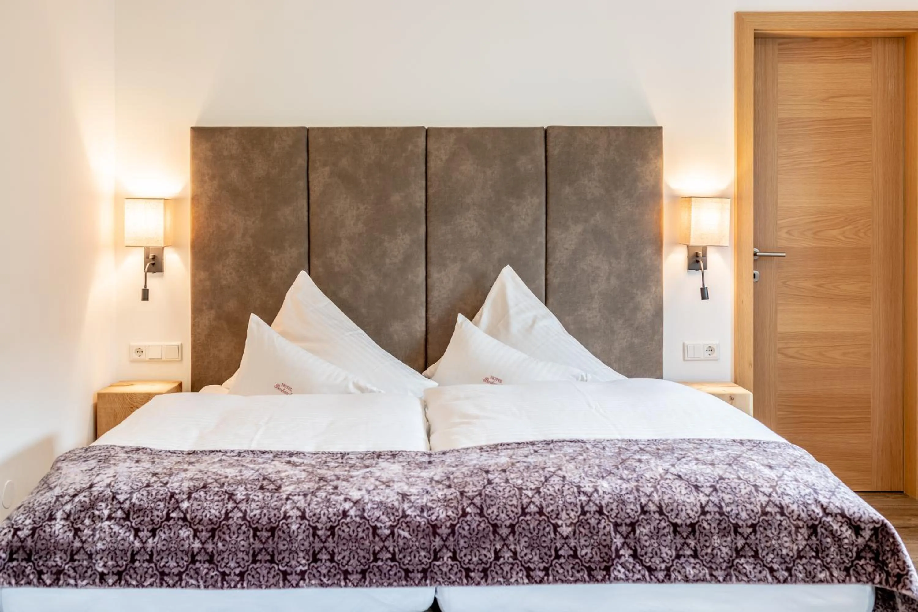 Photo of the whole room, Bed in Hotel Barbarahof Saalbach