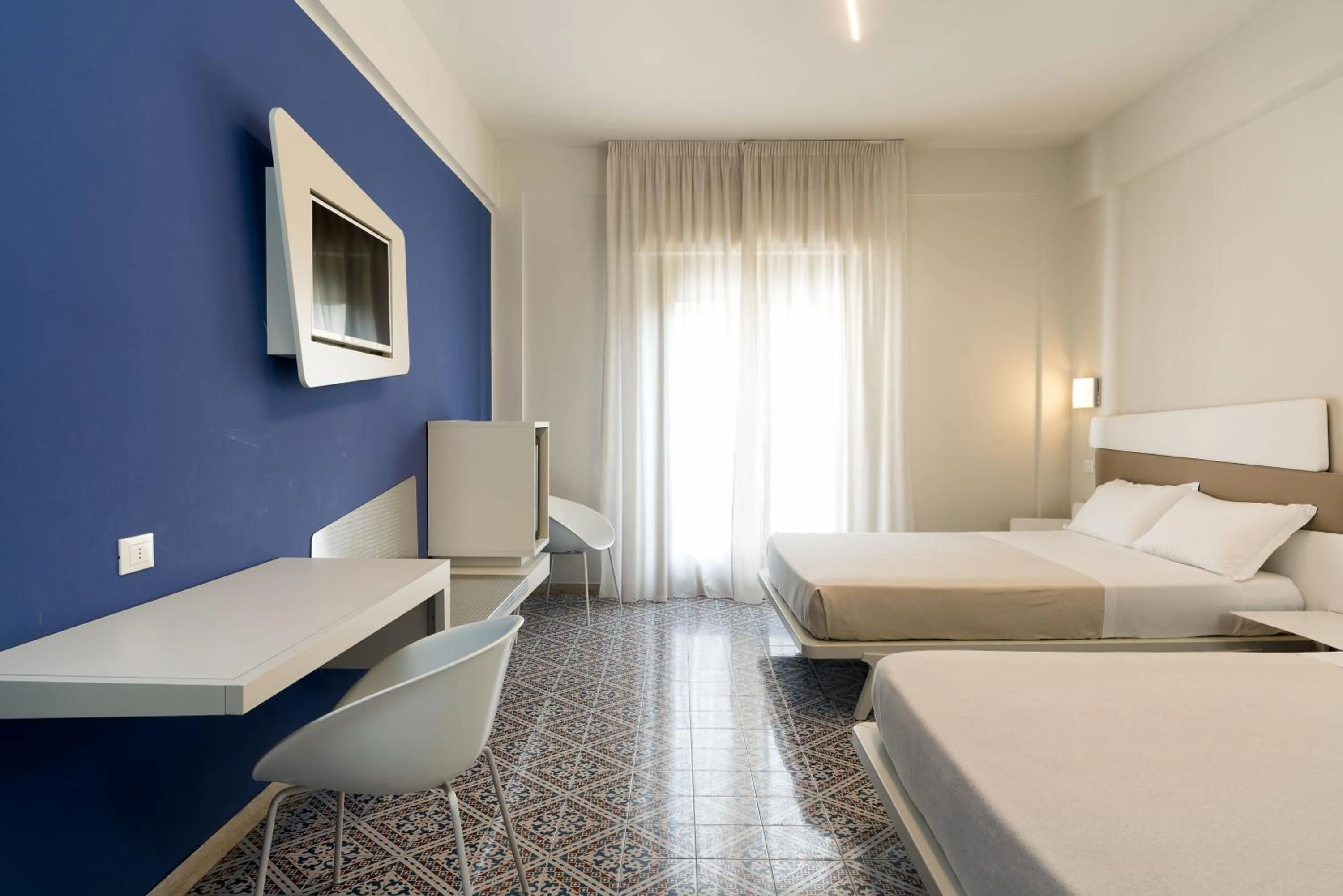 Photo of the whole room, Bed in Saracen Sands Hotel & Congress Centre - Palermo