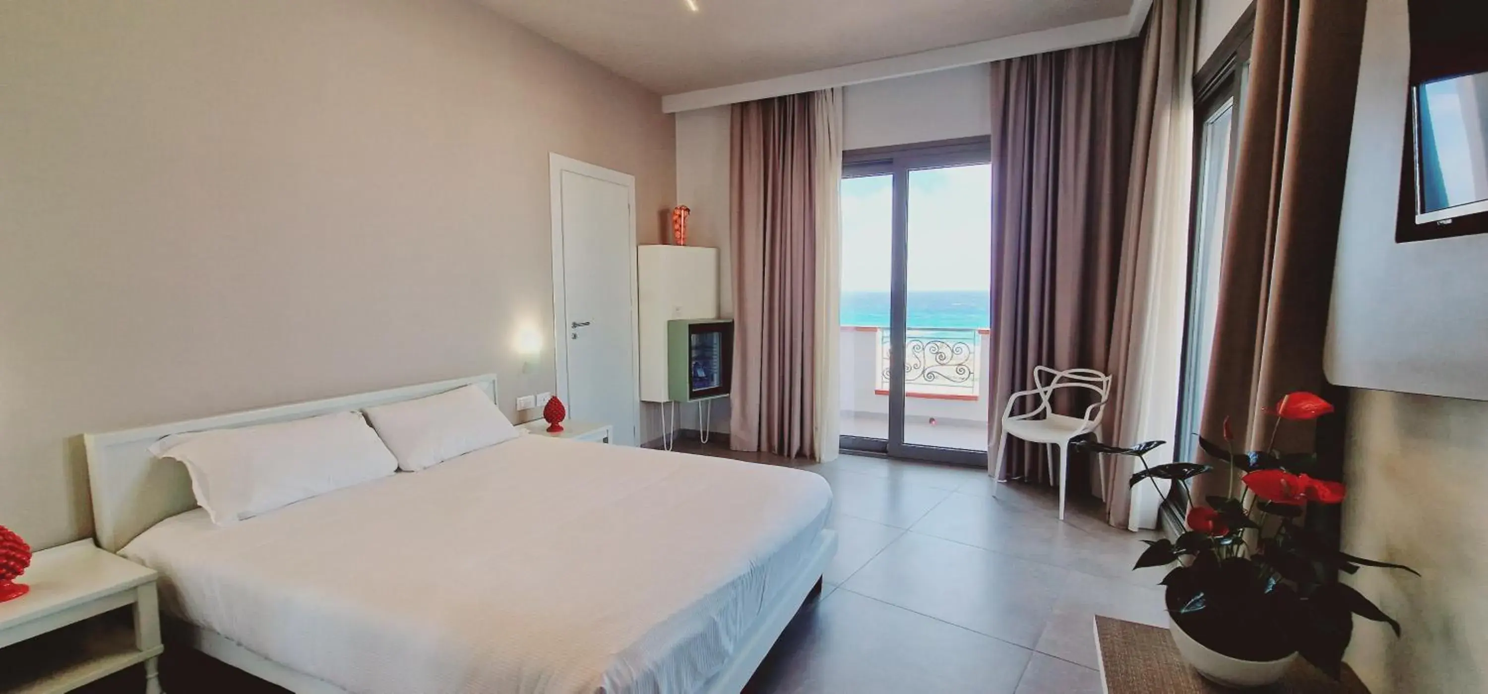 Photo of the whole room, Bed in Saracen Sands Hotel & Congress Centre - Palermo Photo of the whole room, Bed in Saracen Sands Hotel & Congress Centre - Palermo