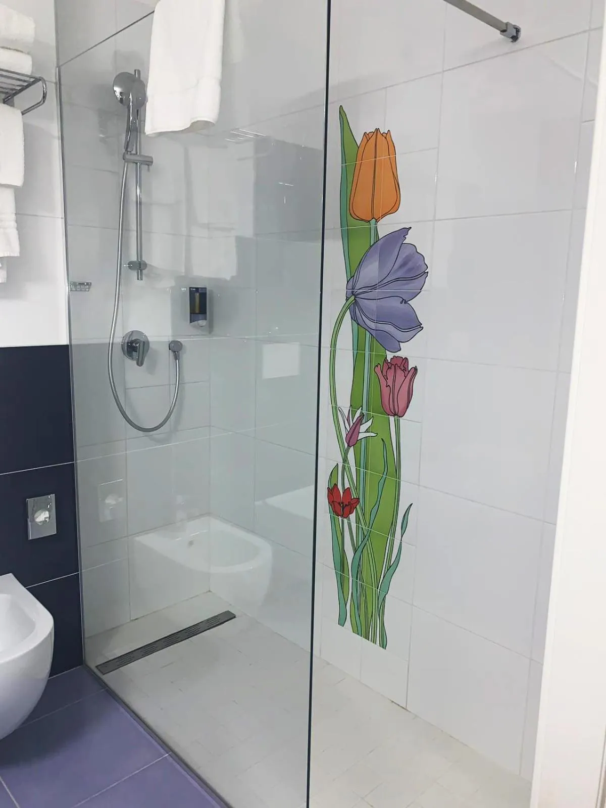 Shower in Saracen Sands Hotel & Congress Centre - Palermo