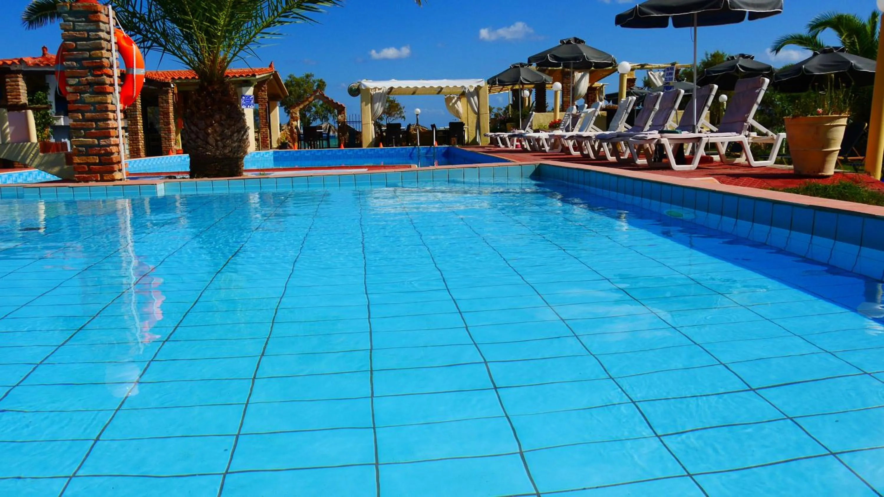 Swimming pool in Stavros Villas&Apartments