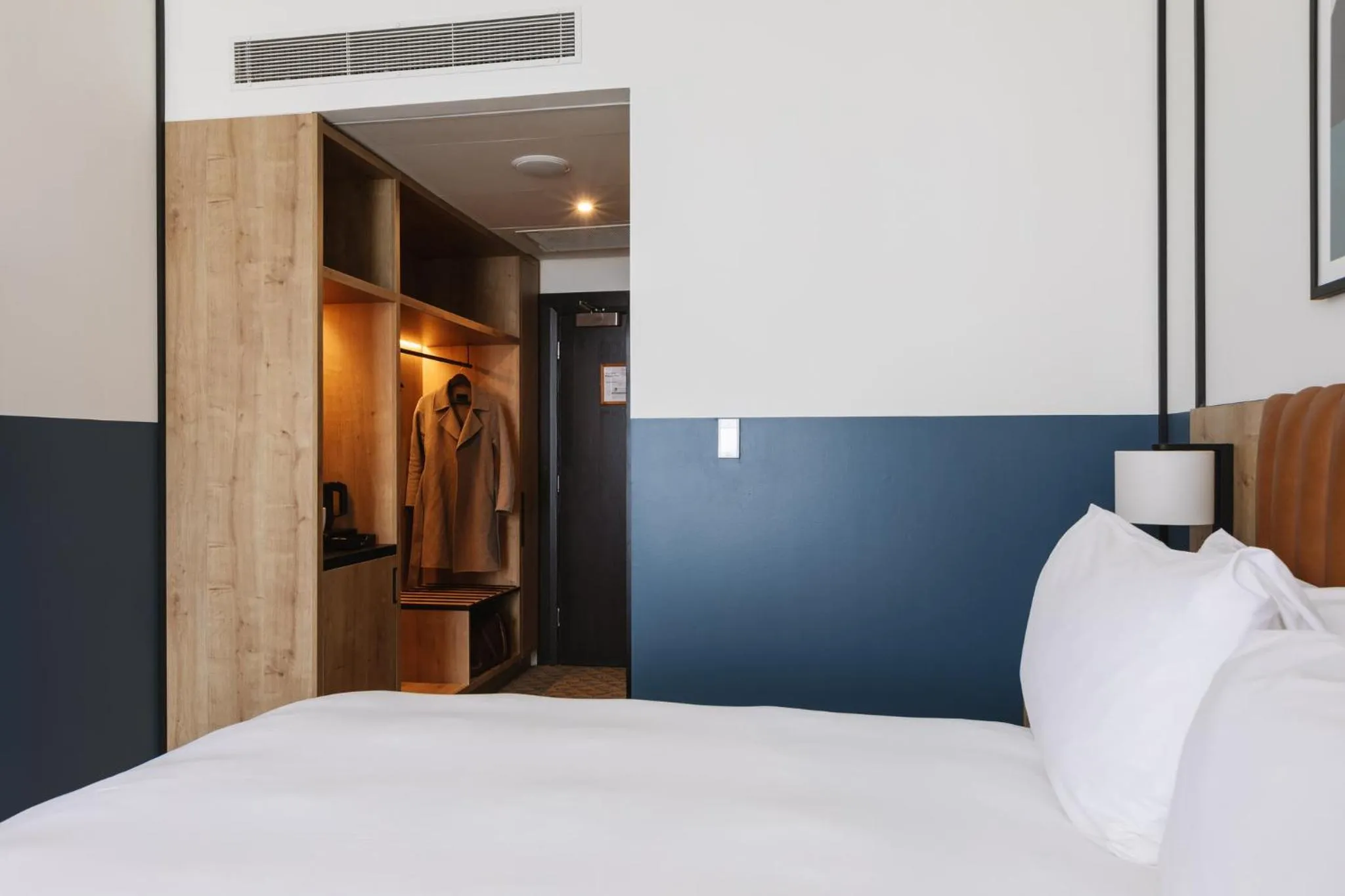 Photo of the whole room, Bed in voco Belfast by IHG