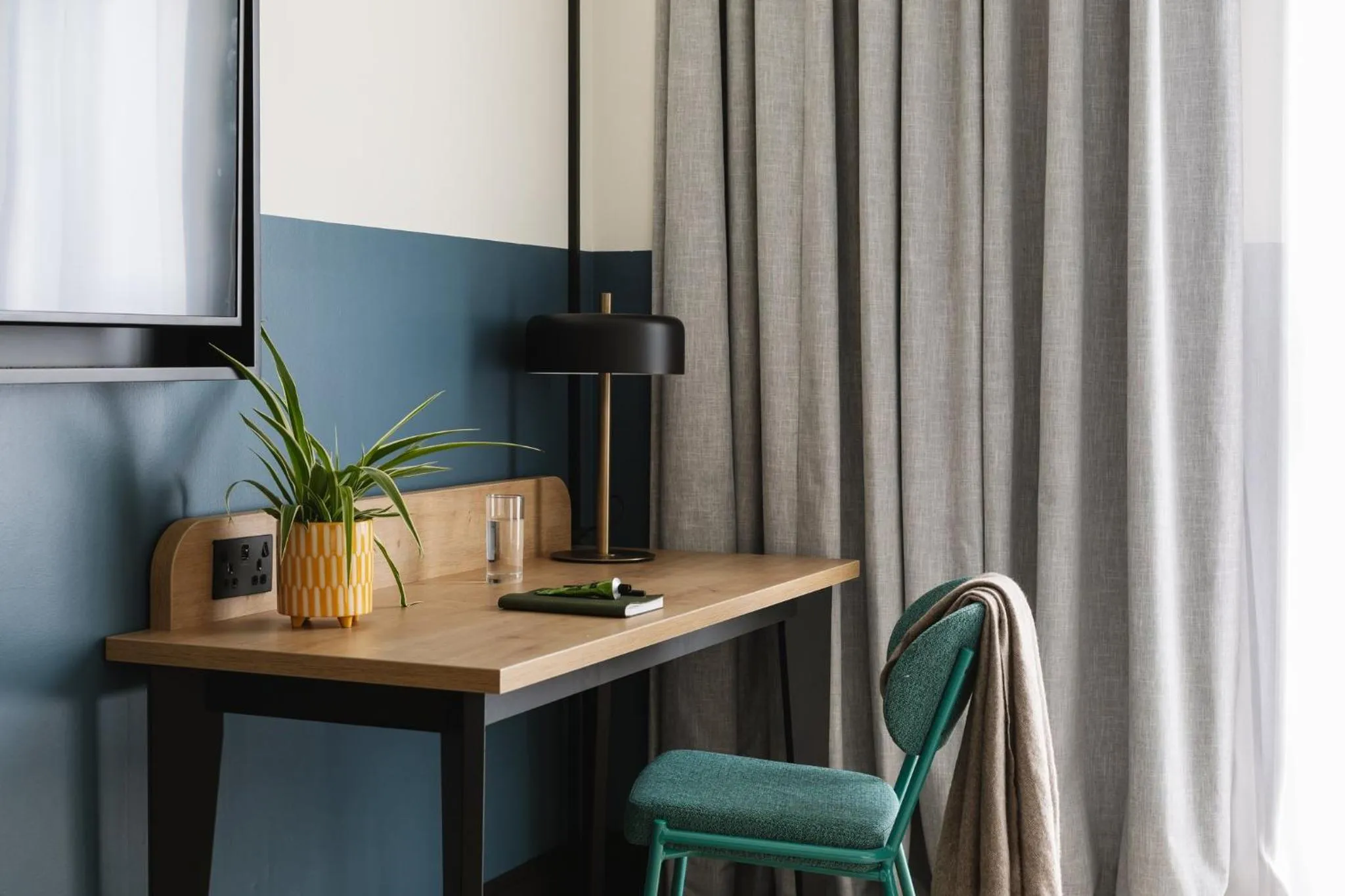 Photo of the whole room in Radisson Blu Hotel Belfast