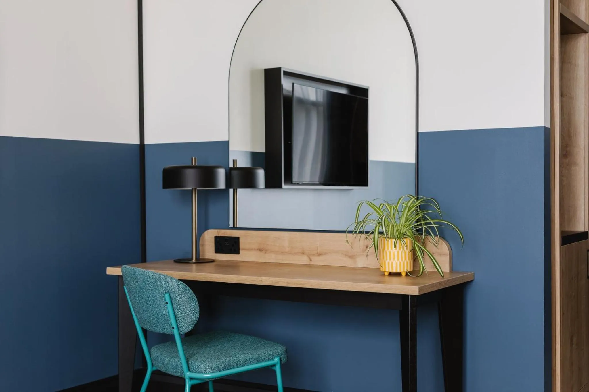 Photo of the whole room in voco Belfast by IHG