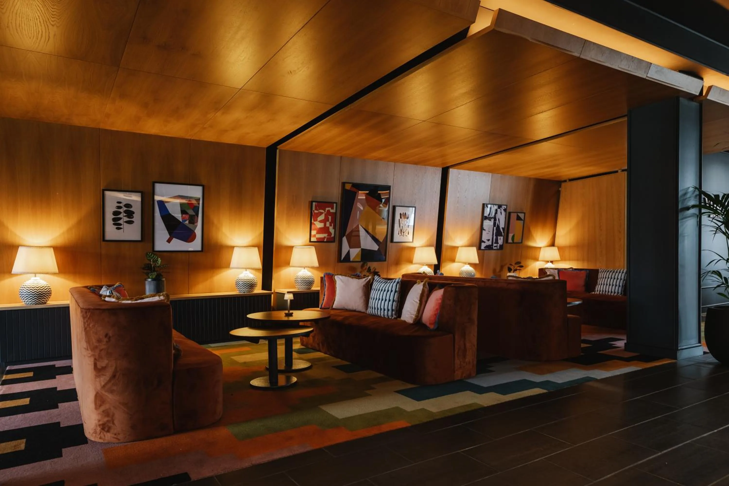 Seating area in Radisson Blu Hotel Belfast