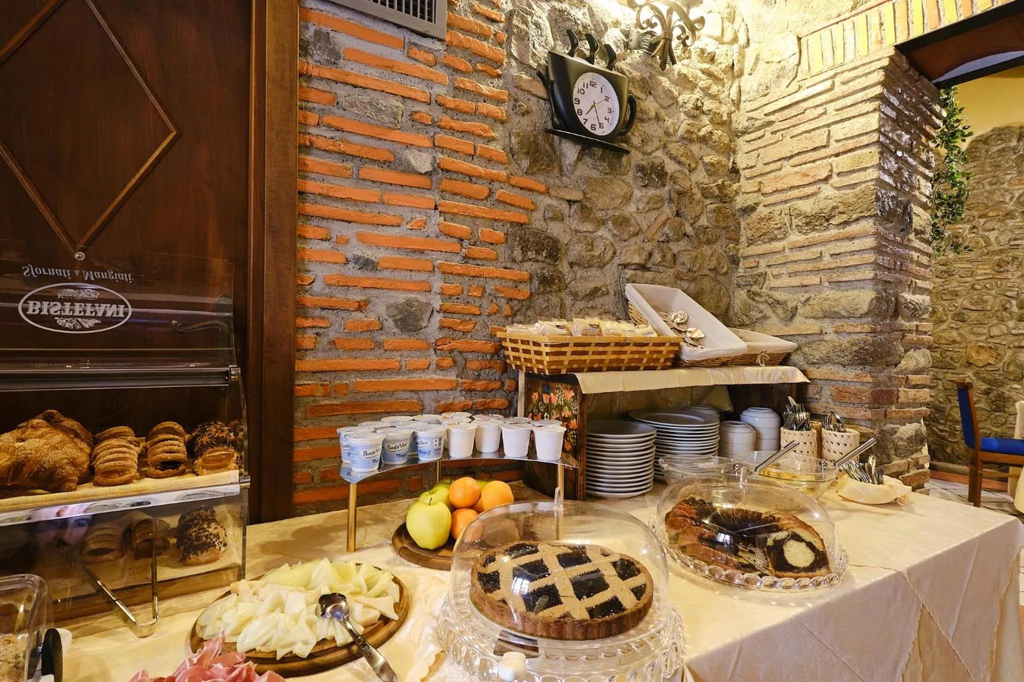 Food and drinks in Albergo Della Posta