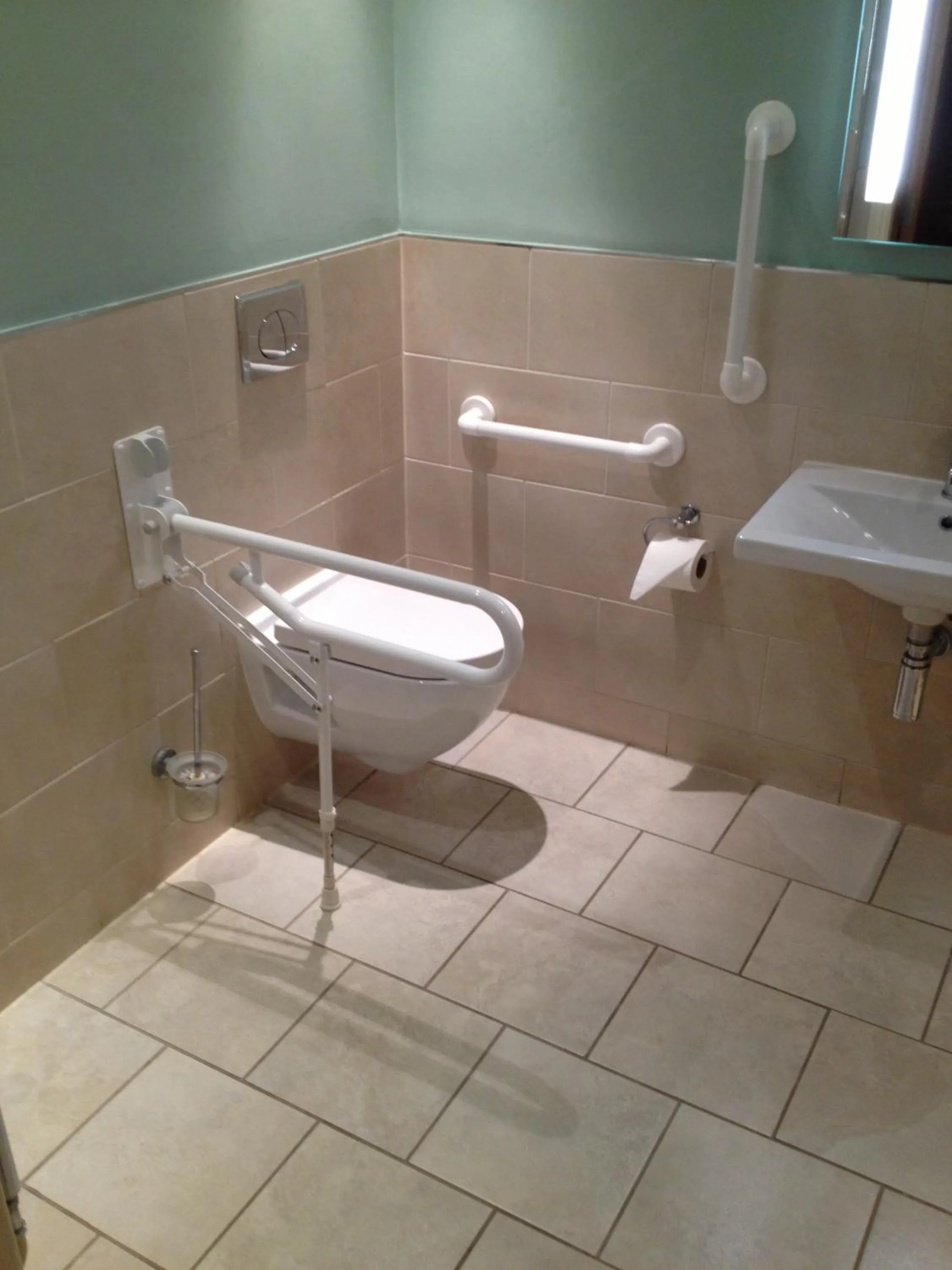 Bathroom in Ty Newydd Country Hotel