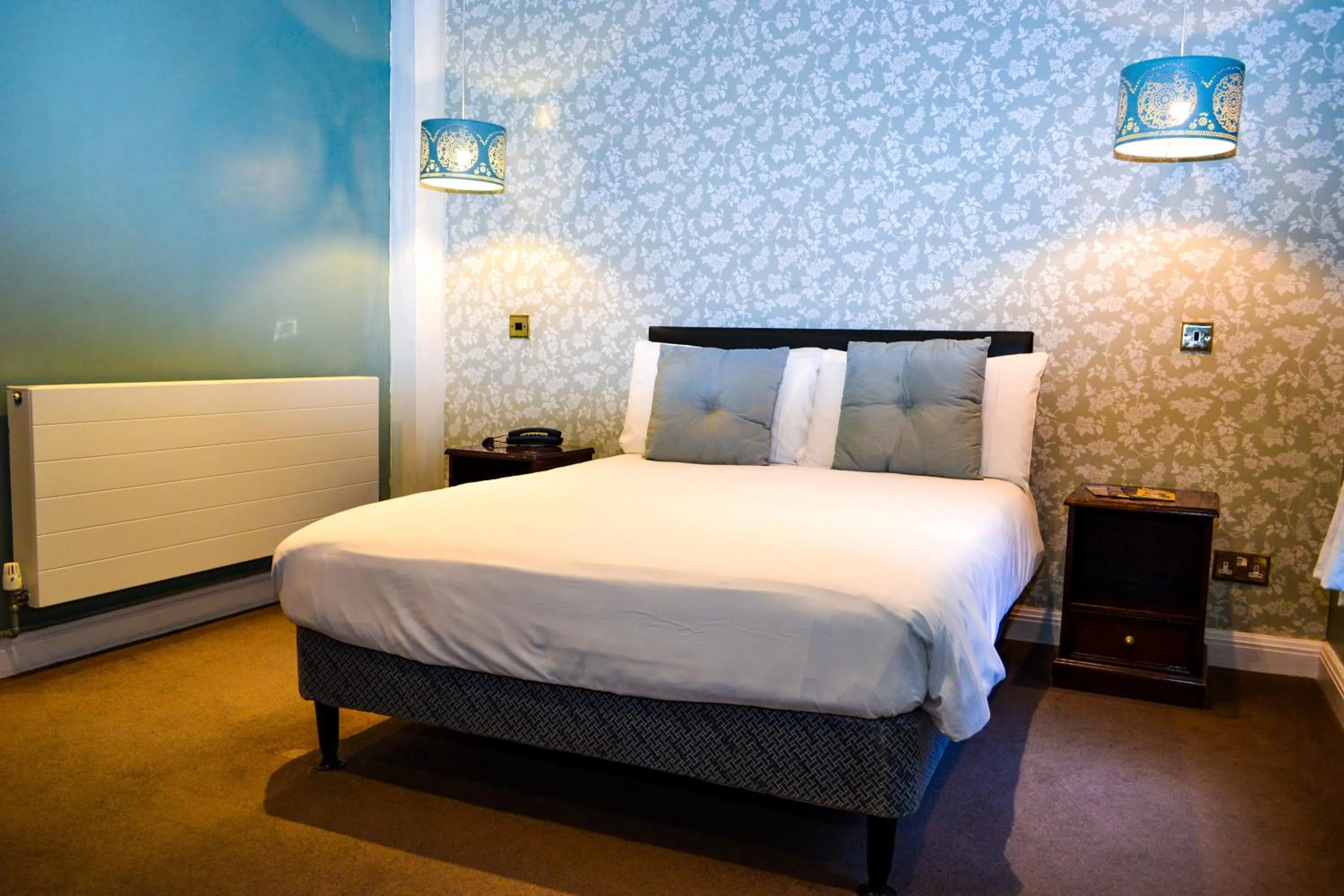 Bed in Ty Newydd Country Hotel