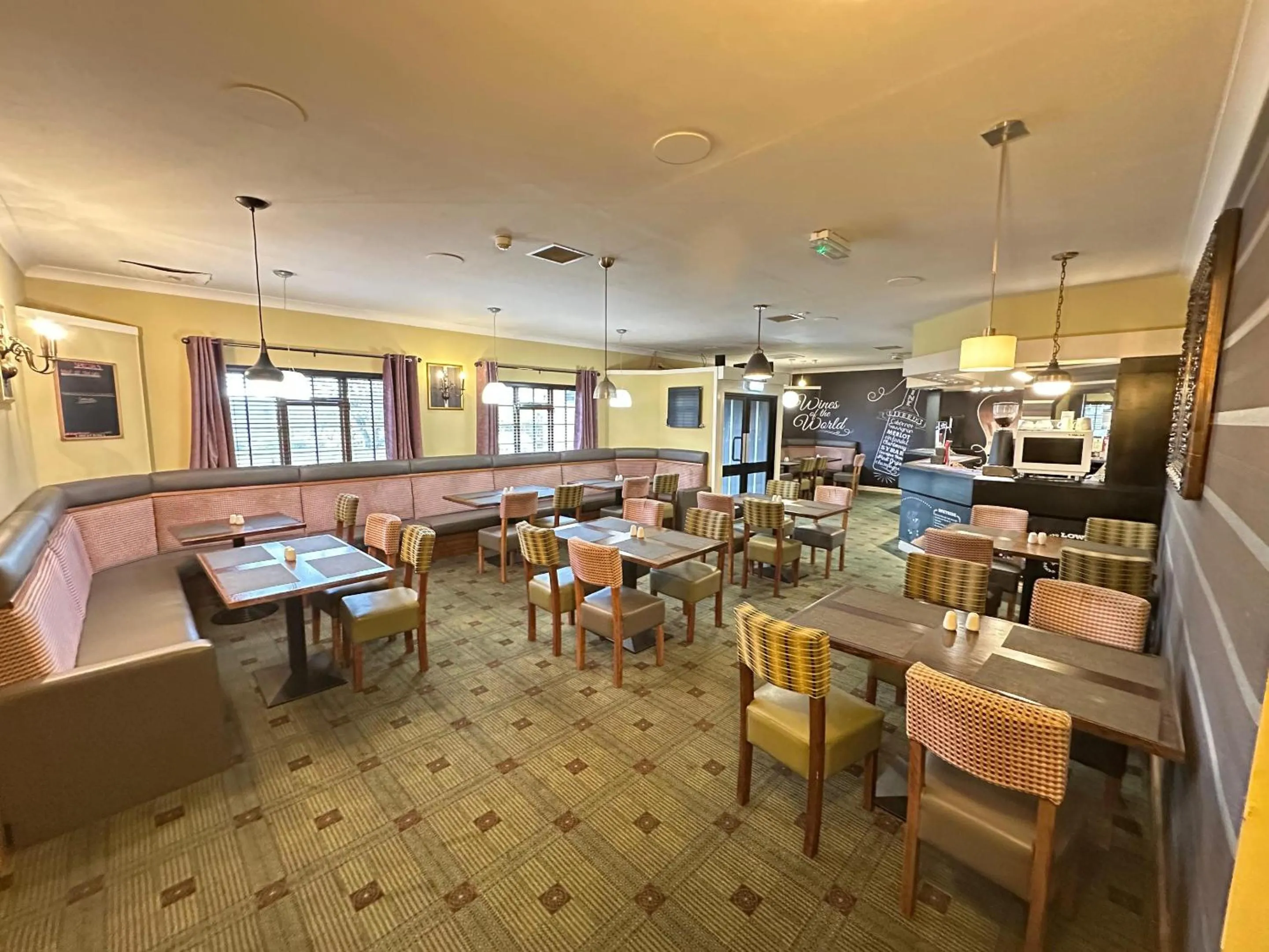 Dining area in Hill Park Hotel