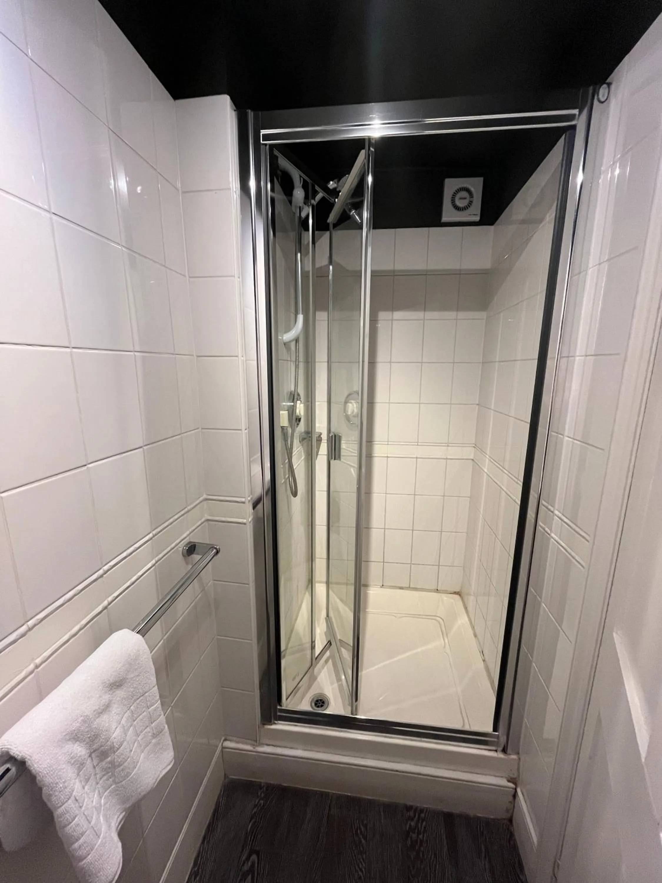 Bathroom in The Kings Arms