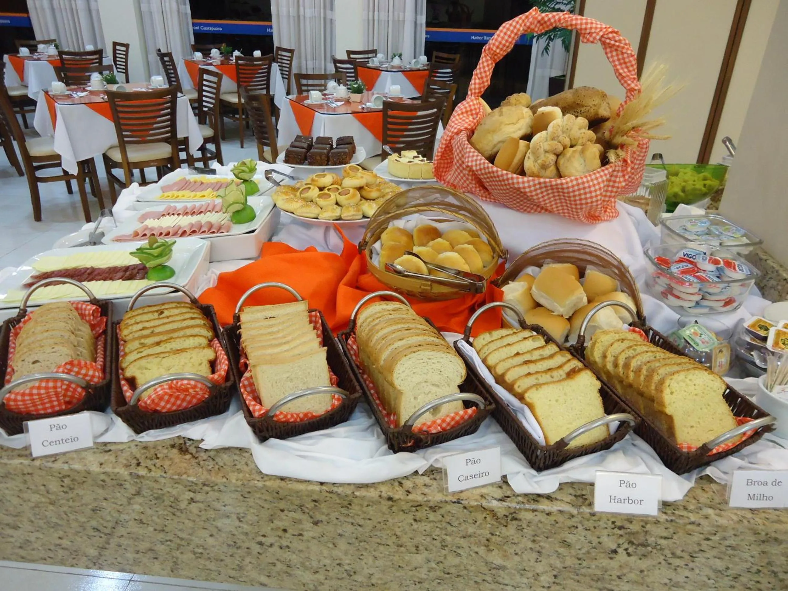 Restaurant/places to eat in Hotel Dom Baroni