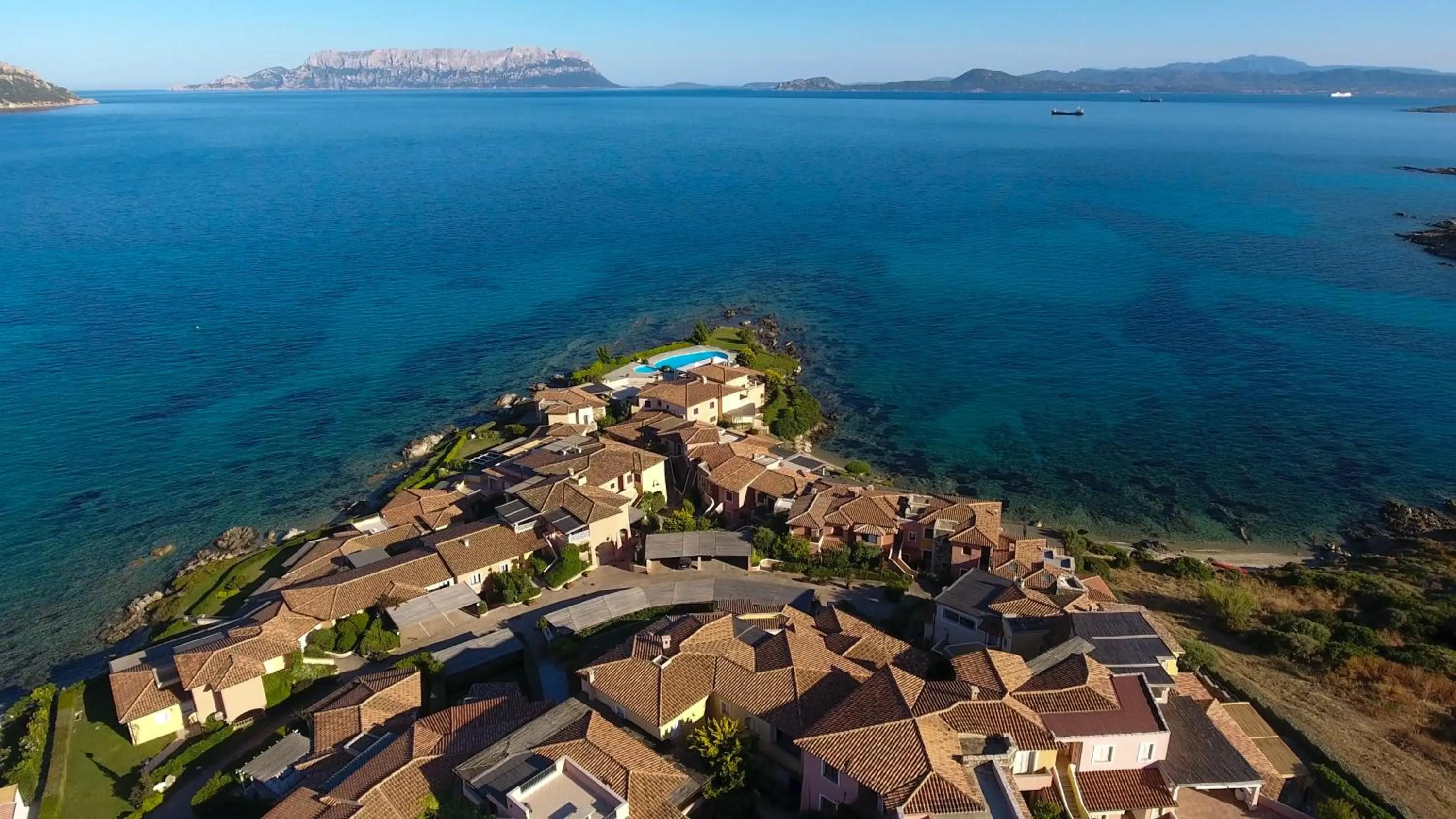 Property building in Apartment in S'Abba e Sa Pedra complex with pool