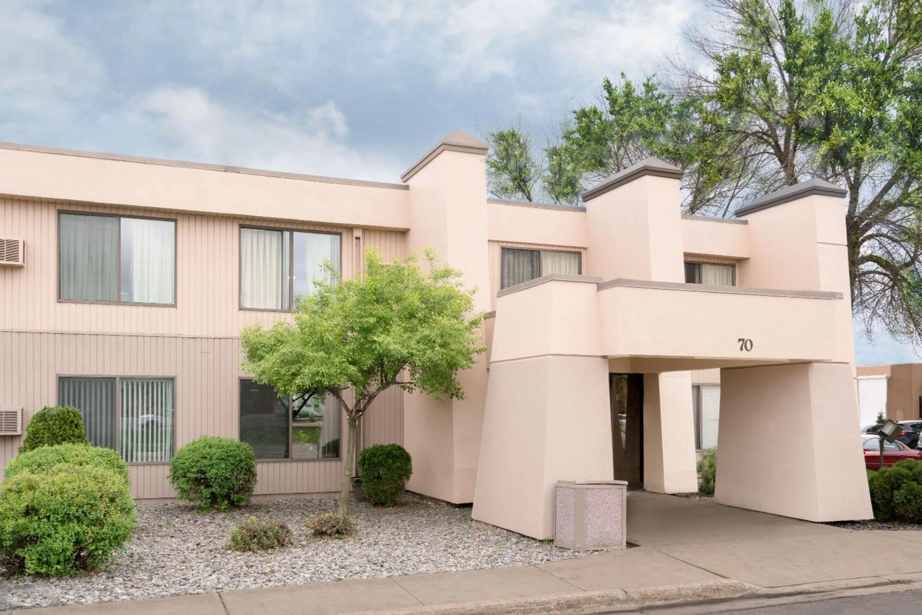 Property building in Days Inn by Wyndham St Cloud