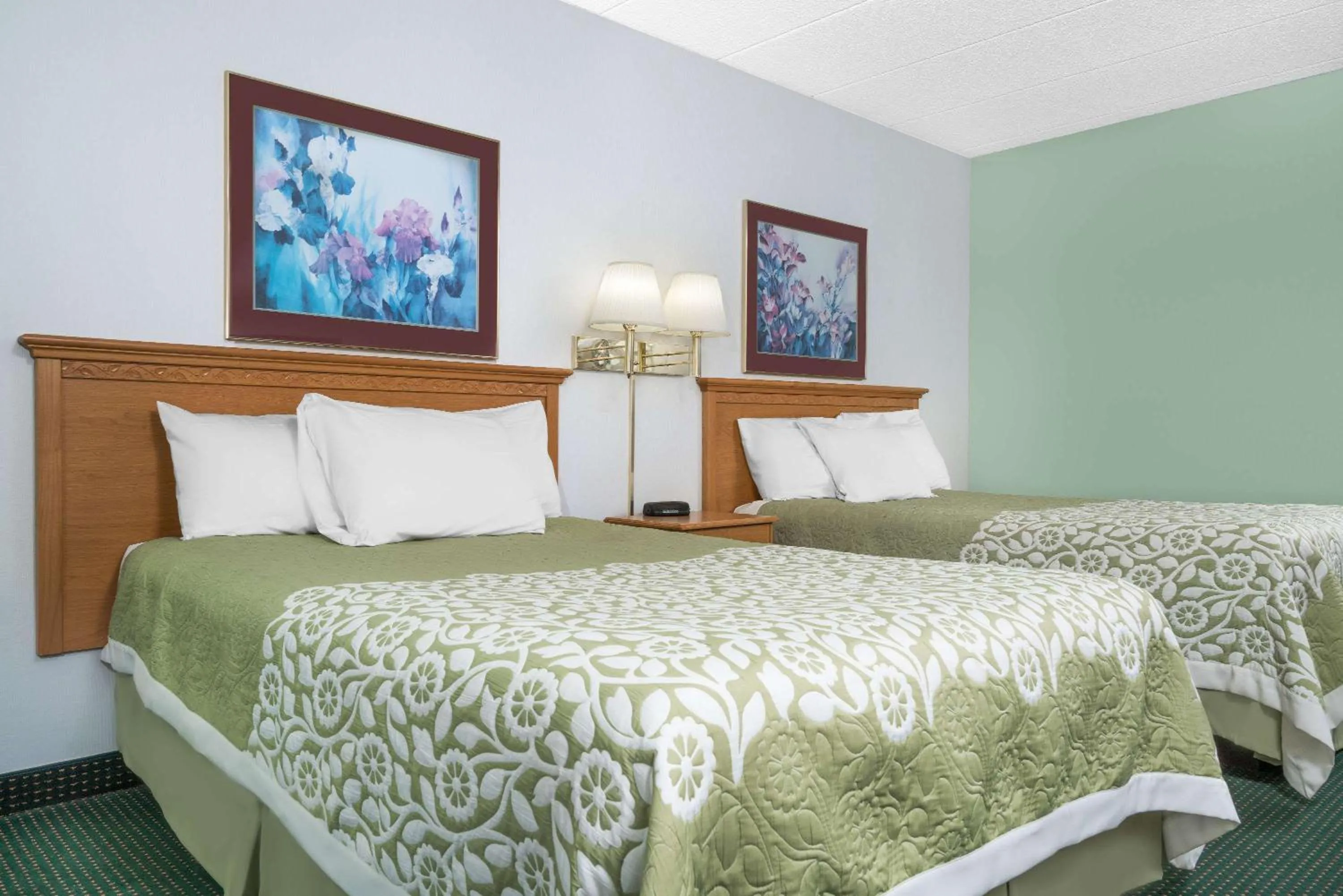 Photo of the whole room, Bed in Days Inn by Wyndham St Cloud